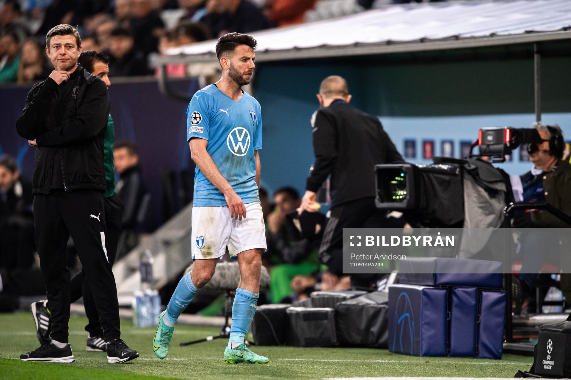 Erdal Rakip of Malmö FF leaves