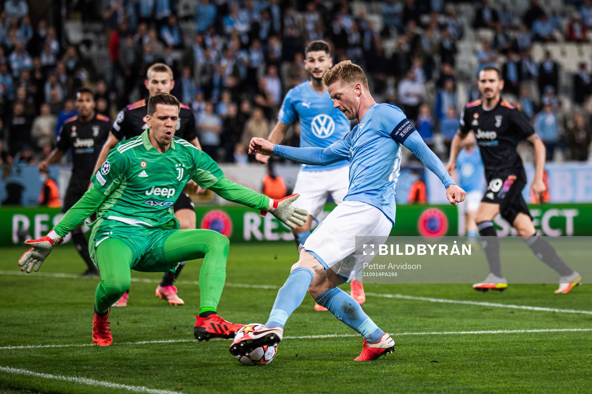Anders Christiansen of Malmö FF and goalkeeper Wojciech