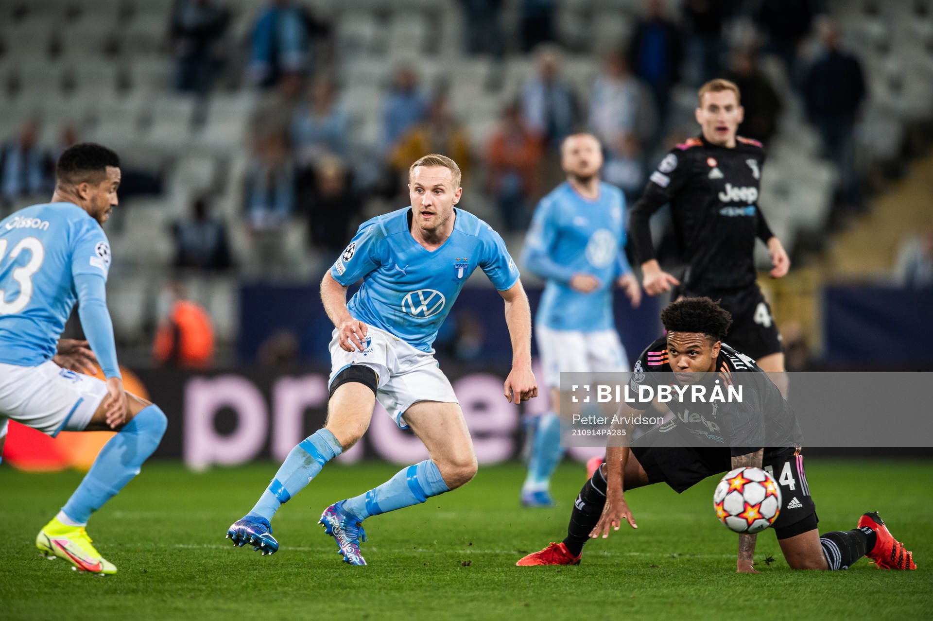 Franz Brorsson of Malmö FF and Weston Mckennie of Juventus