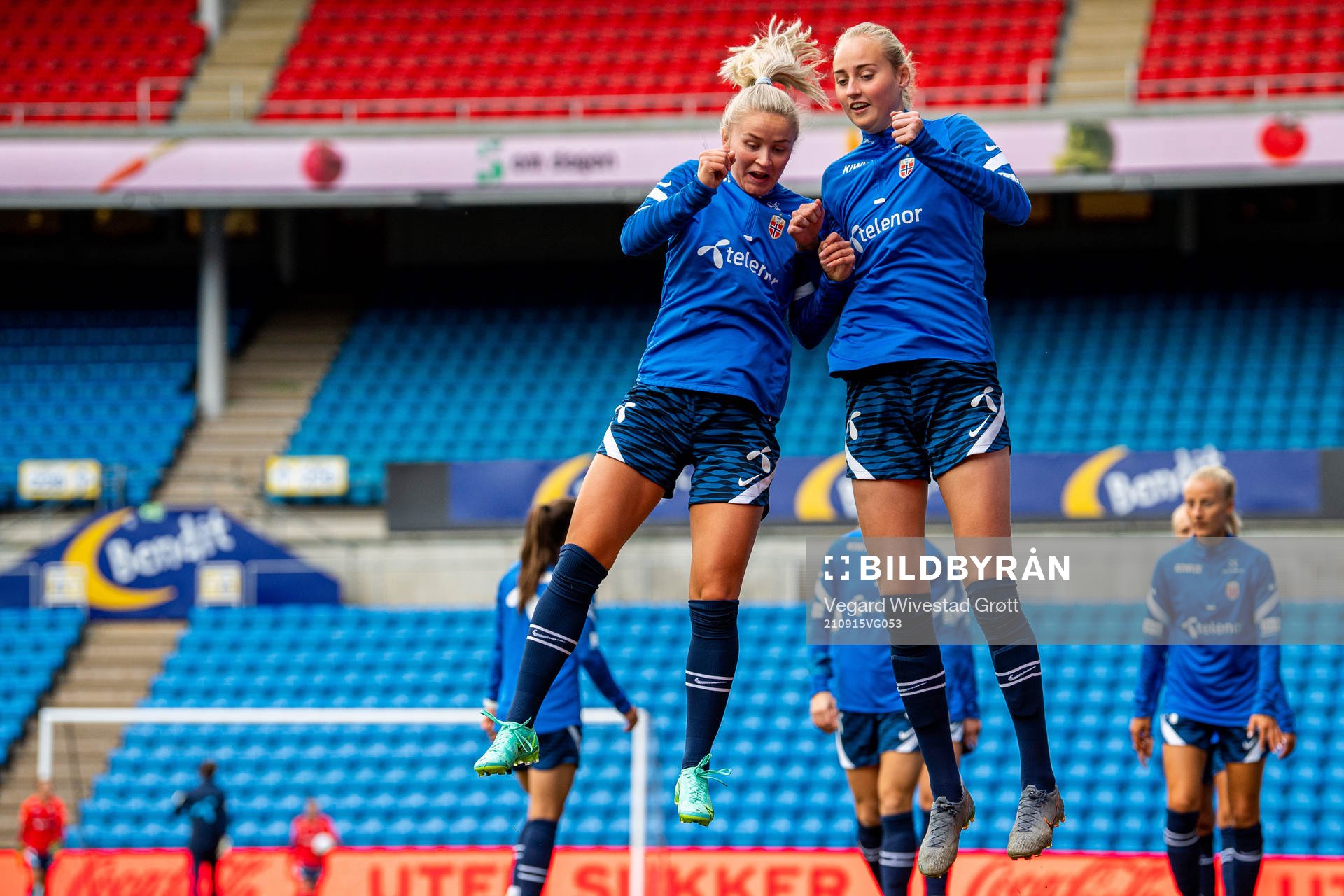 Anna Jøsendal and Emilie Bragstad of the Norwegian women's