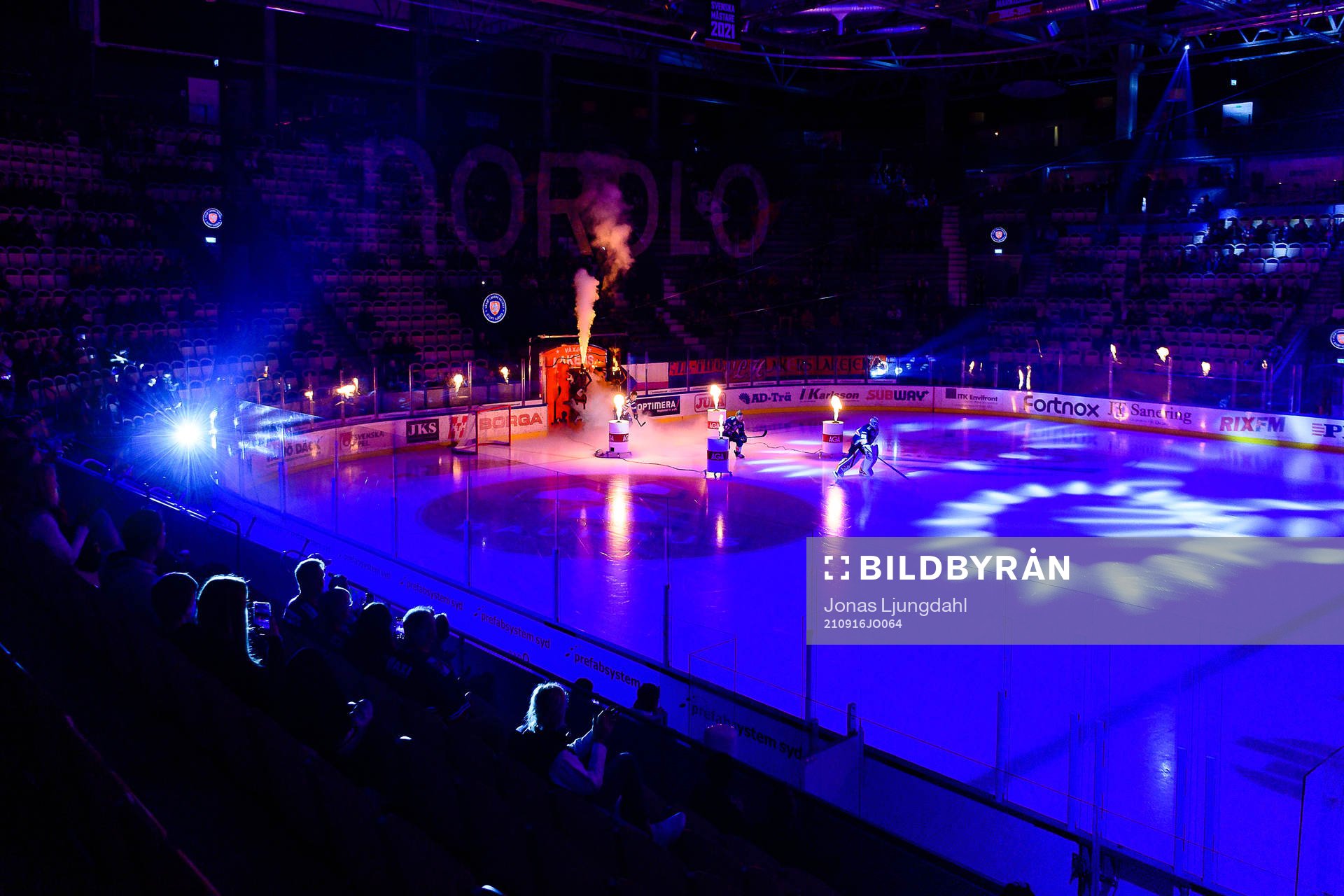 Växjös intro före ishockeymatchen i SHL mellan Växjö