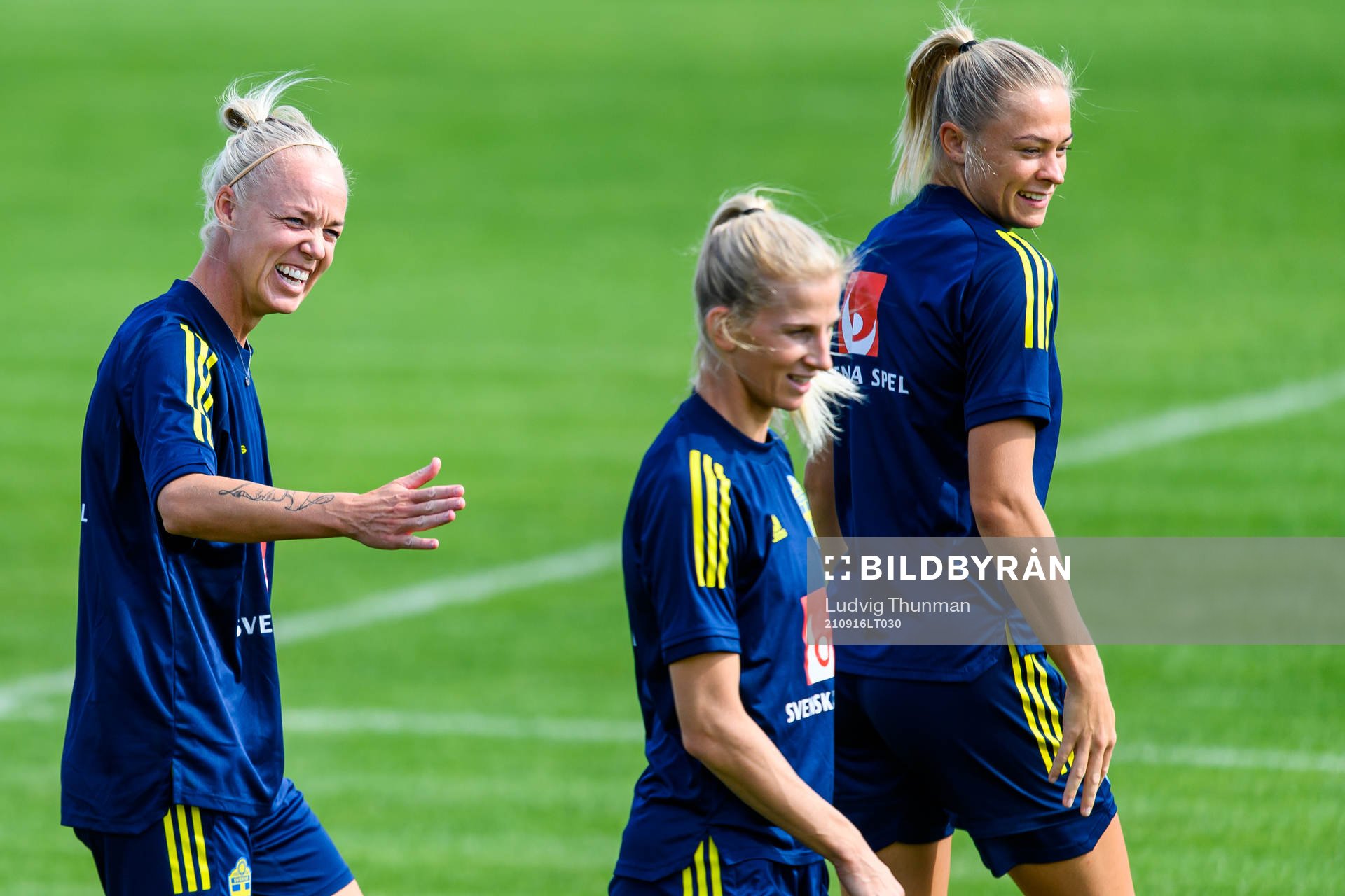 Caroline Seger, Sofia Jakobsson and Fridolina Rolfö of the