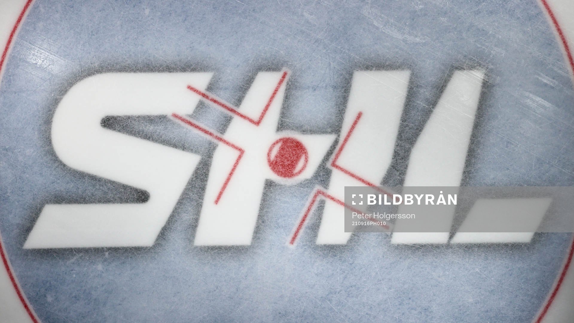 Tekningscirkel med SHL-logga ishockeymatchen i SHL mellan