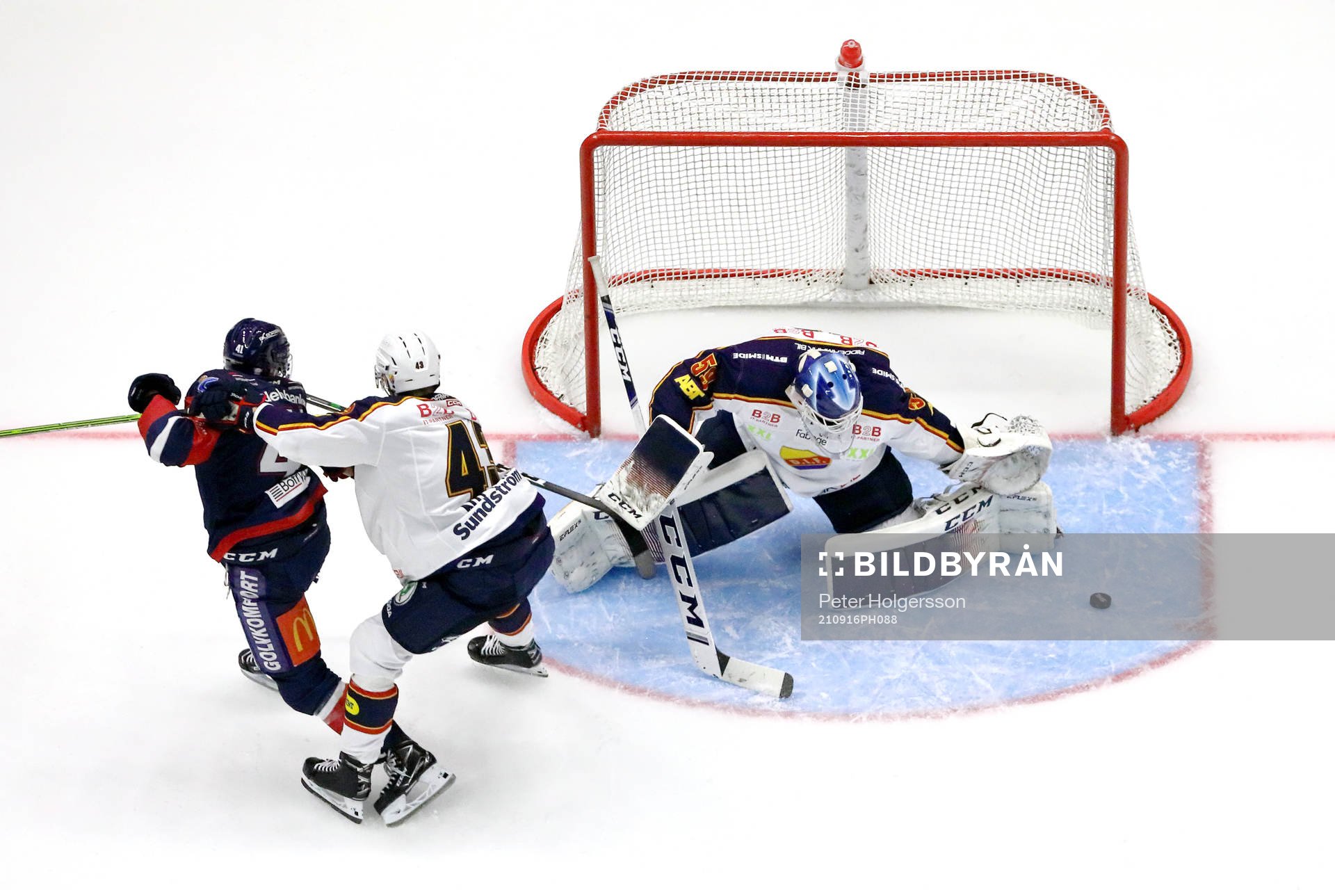 Räddning av Djurgårdens målvakt Mantas Armalis  då