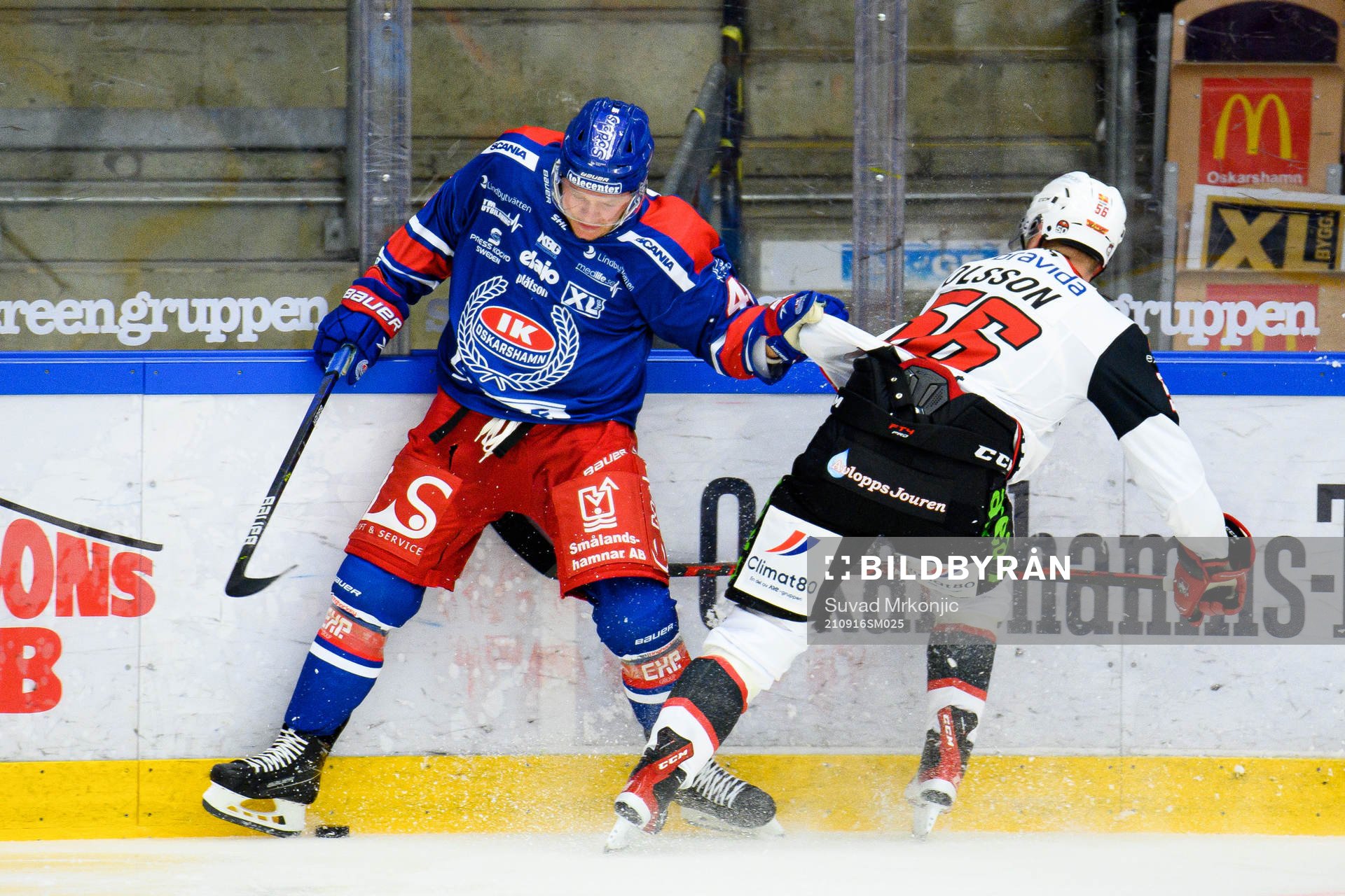 Oskarshamns Johan Johnsson och Malmö Redhawks Anton Olsson