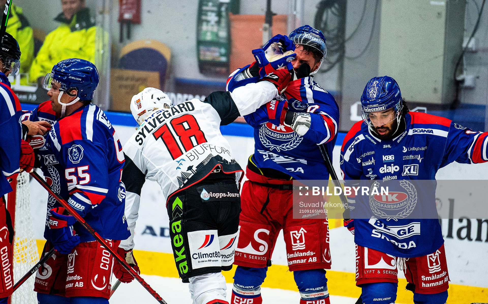 Oskarshamns Tomas Zohorna och Malmö Redhawks Marcus