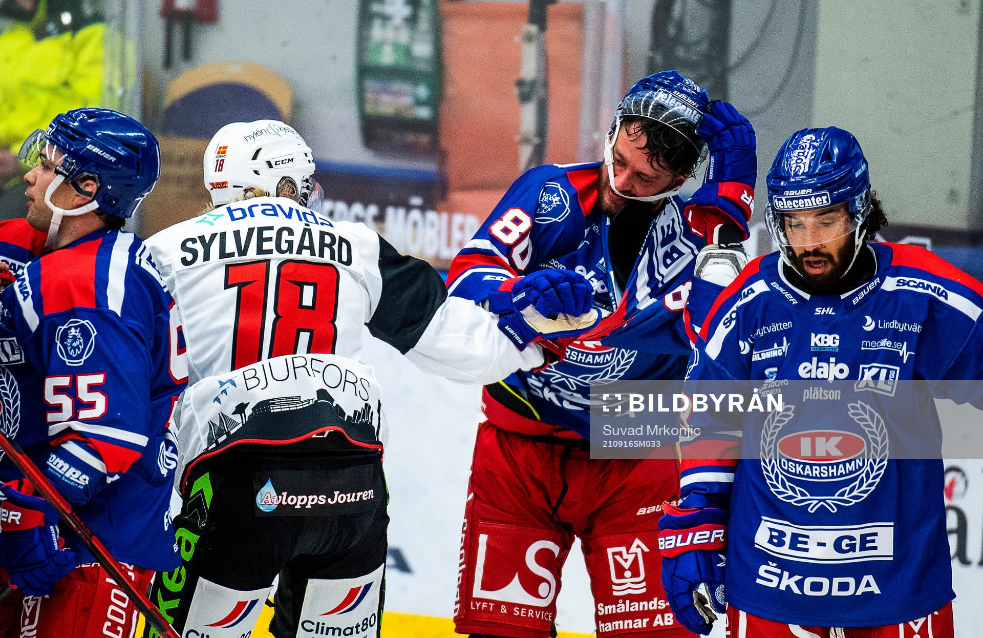 Oskarshamns Tomas Zohorna och Malmö Redhawks Marcus