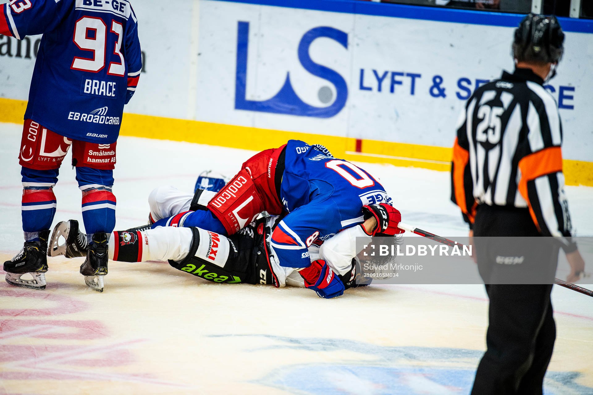 Oskarshamns Tomas Zohorna och Malmö Redhawks Marcus
