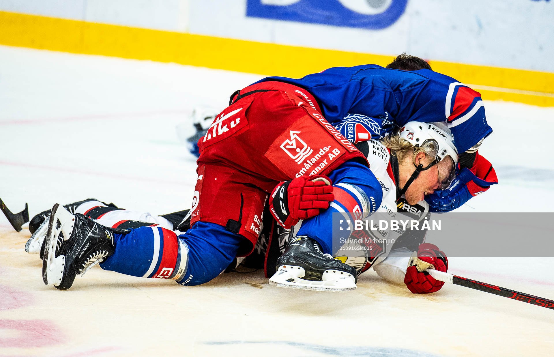 Oskarshamns Tomas Zohorna och Malmö Redhawks Marcus