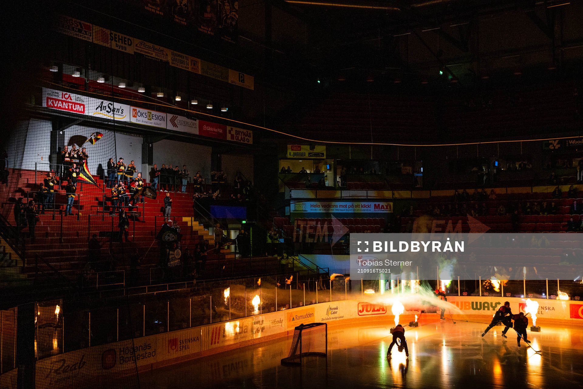 Brynäs spelare gör entré