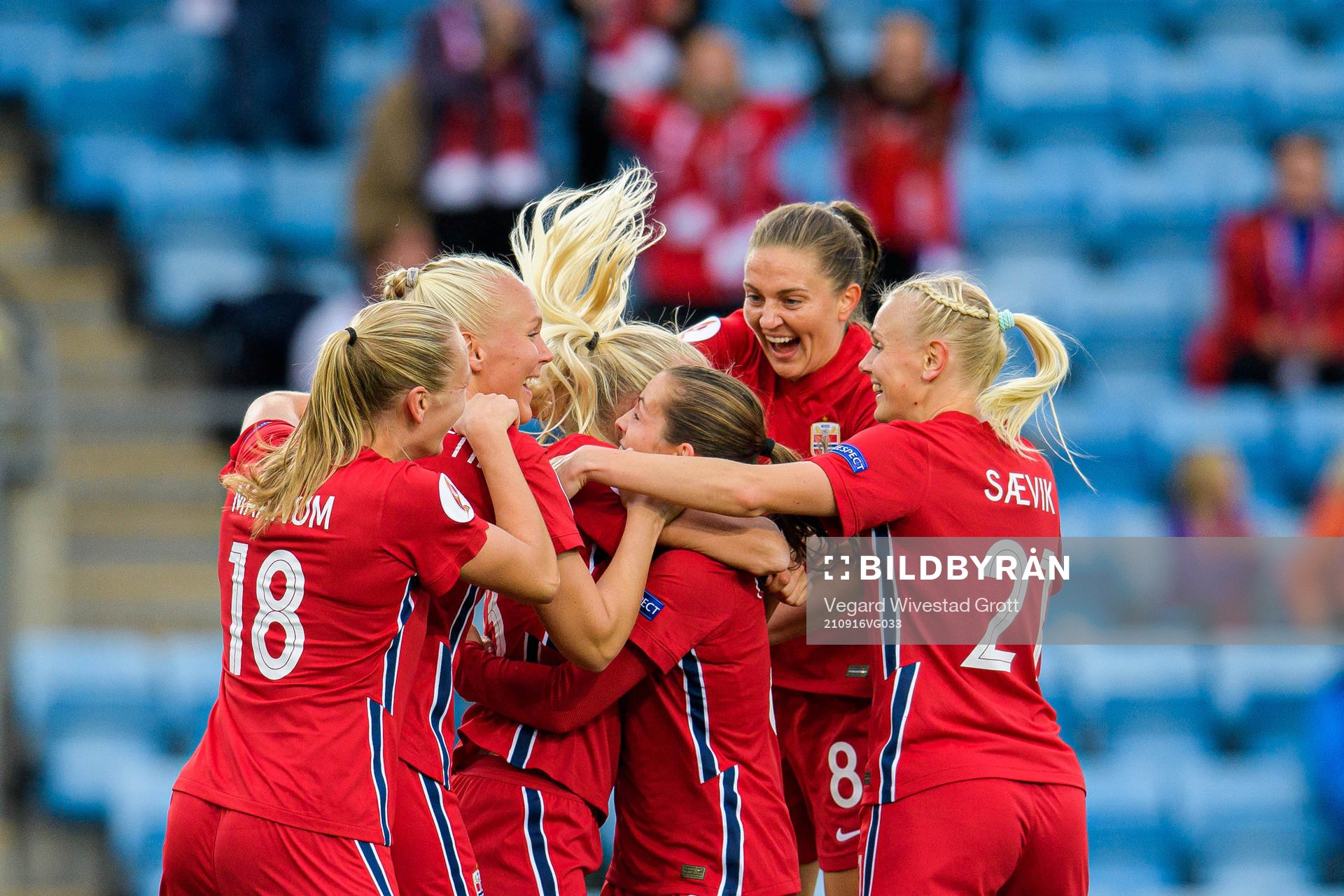 Frida Maanum and Vilde Bøe Risa of Norway celebrate the