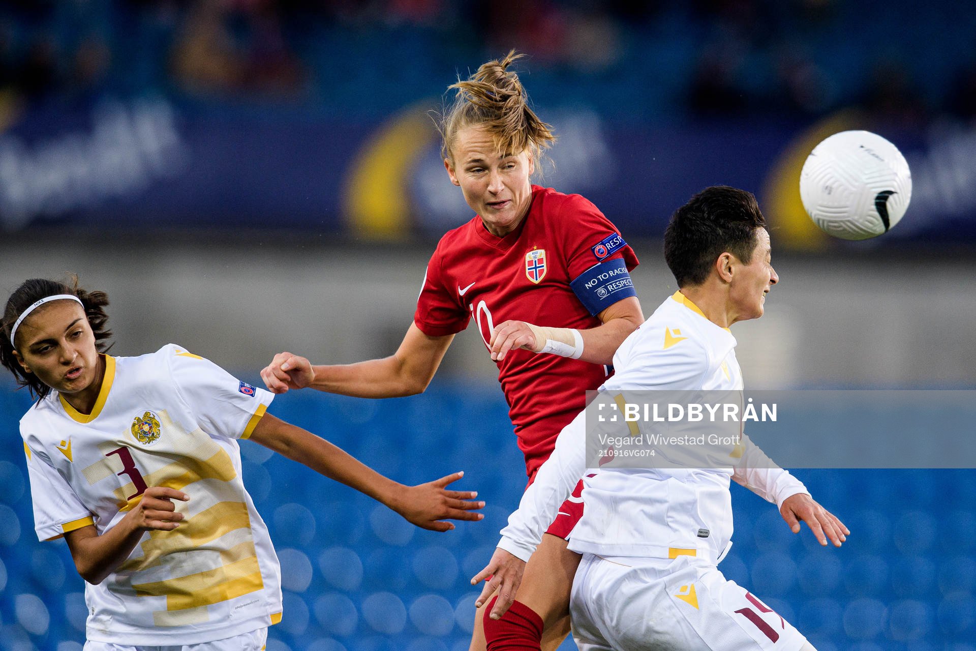 Caroline Graham Hansen of Norway and Armine Khachatryan of
