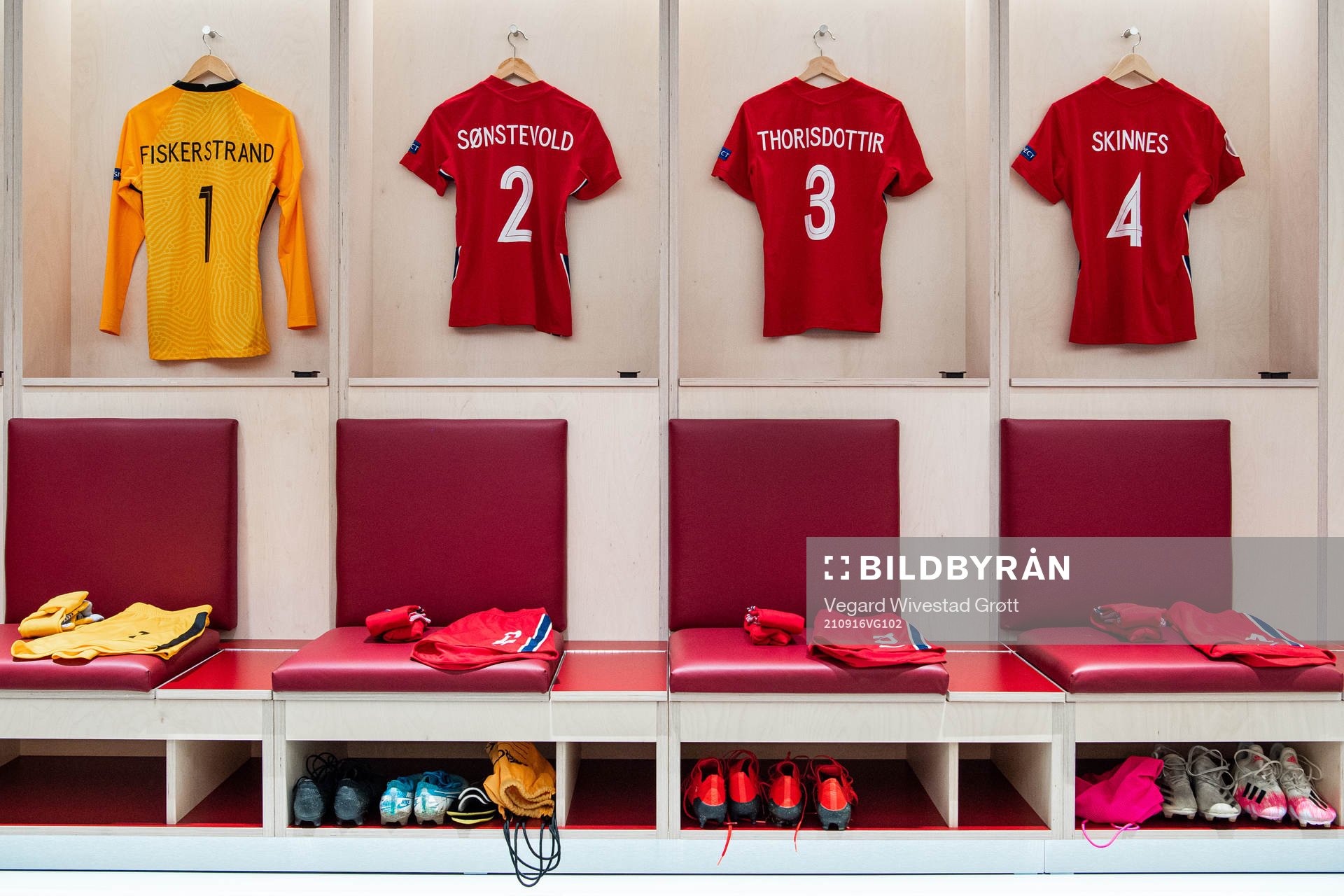 The kits of goalkeeper Cecilie Fiskerstrand, Anja