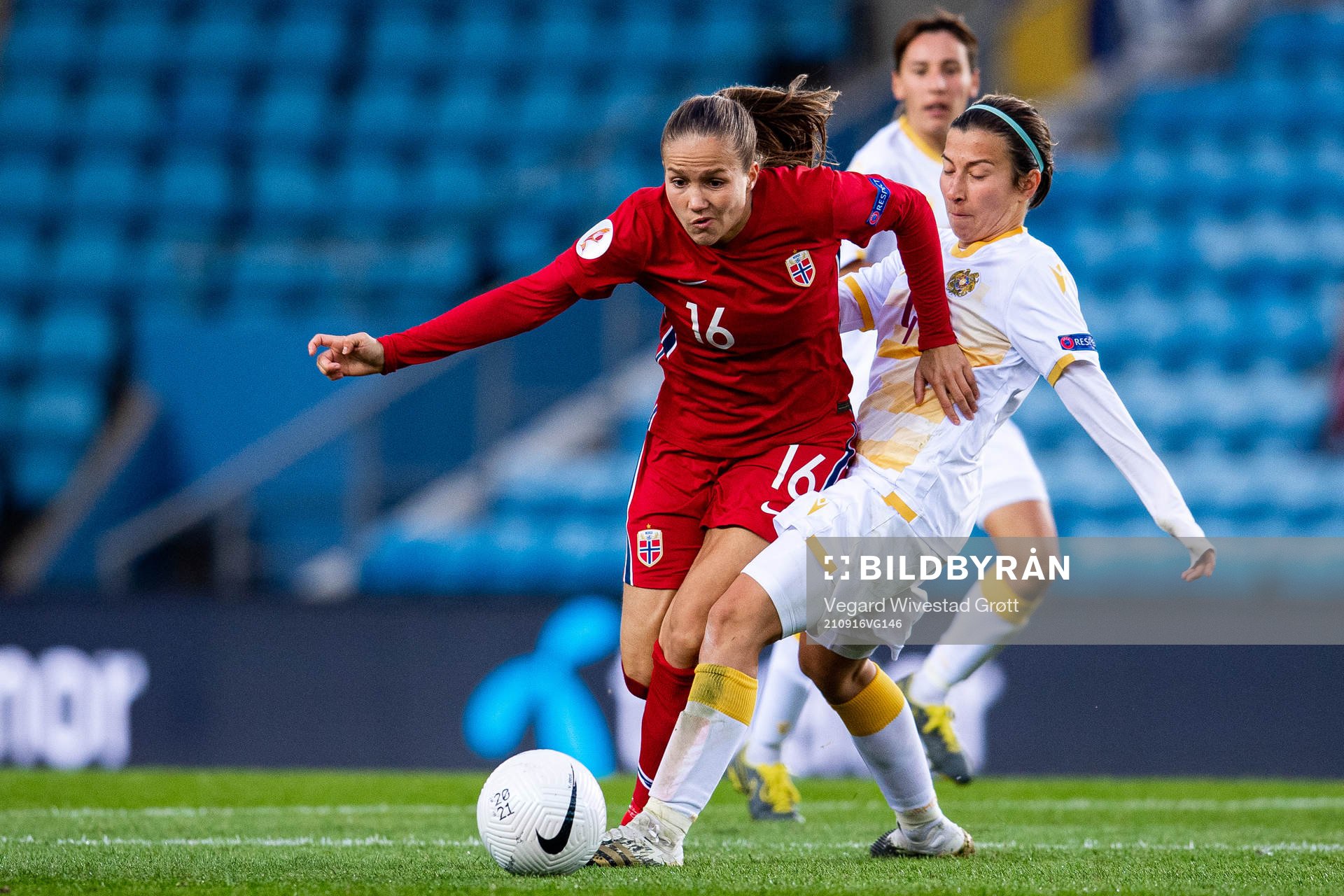 Guro Reiten of Norway and Maria Sakhinova of Armenia