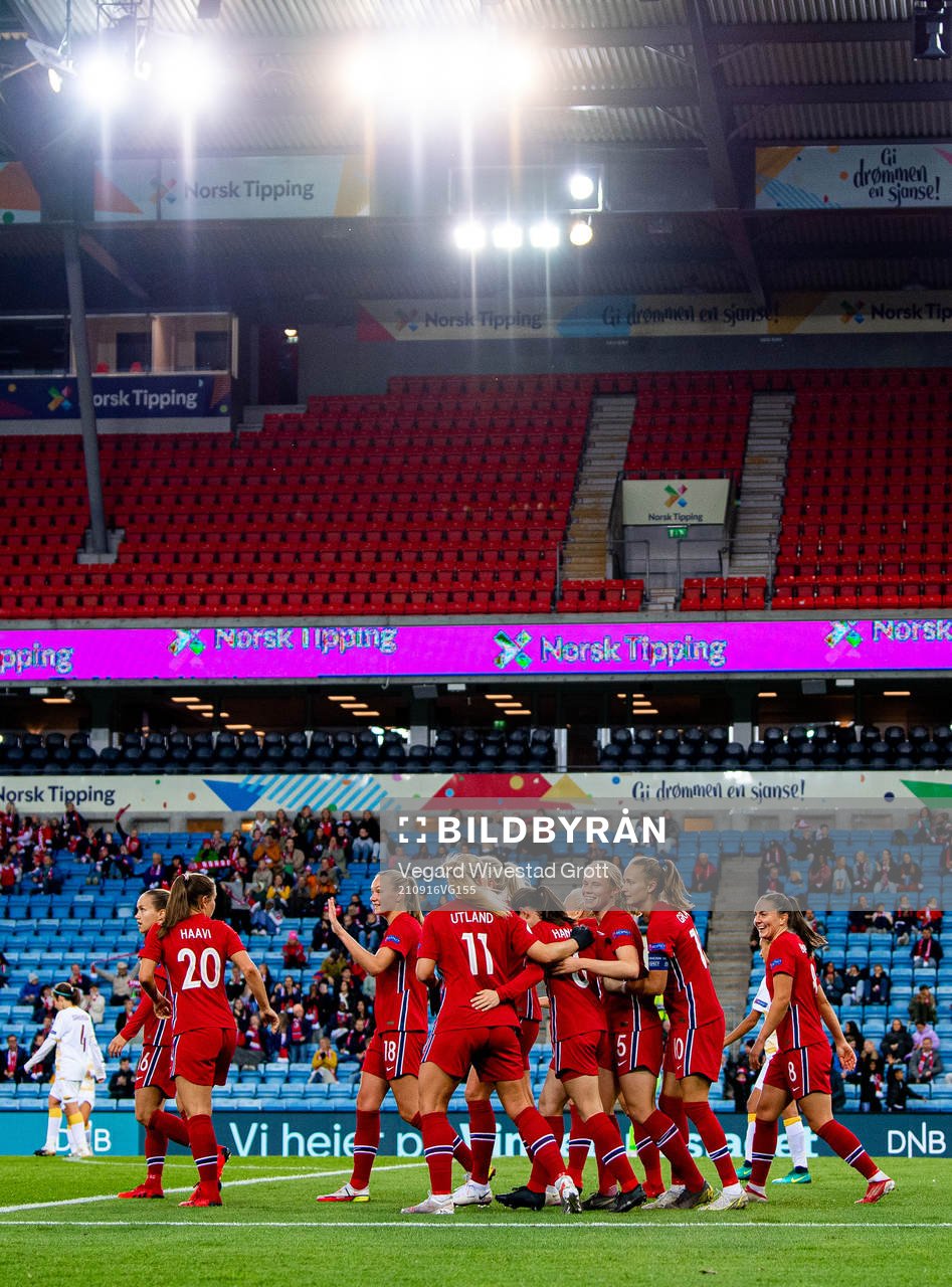 Julie Blakstad of Norway celebrates with teammates