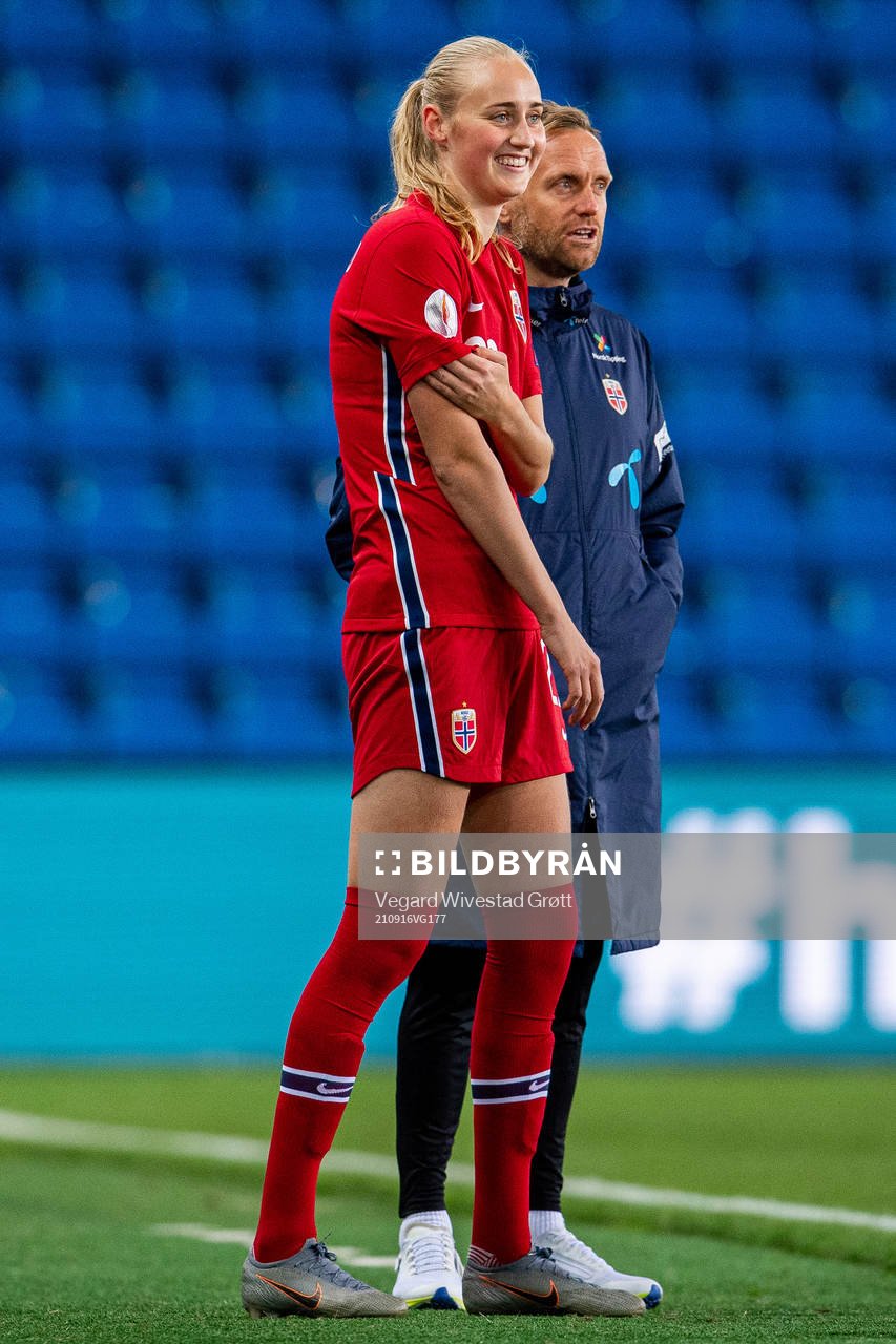 Emilie Bragstad and Martin Sjögren, head coach of Norway