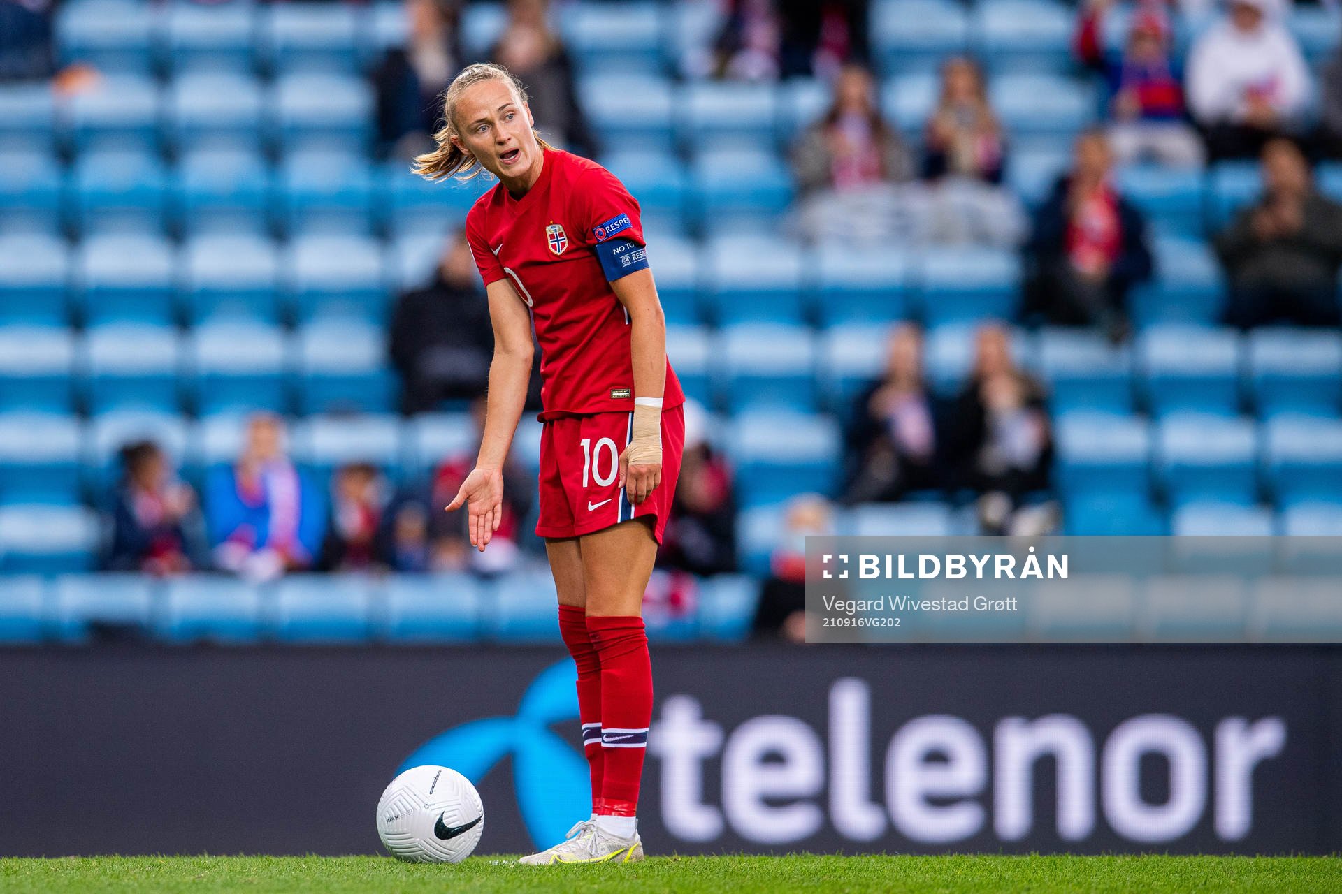 Caroline Graham Hansen of Norway prepares to take a penalty