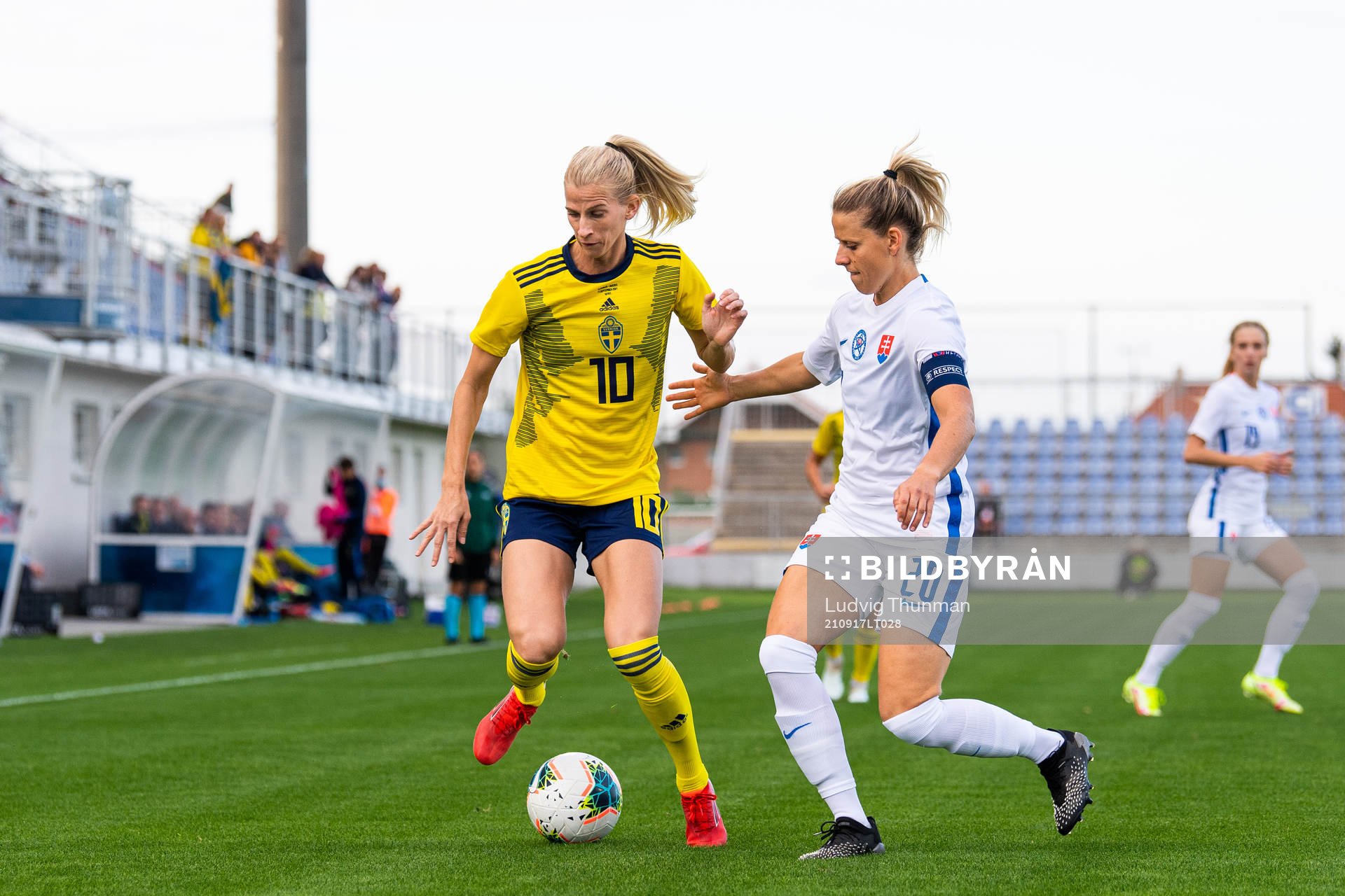 Sofia Jakobsson of Sweden and Jana Vojtekova of Slovakia