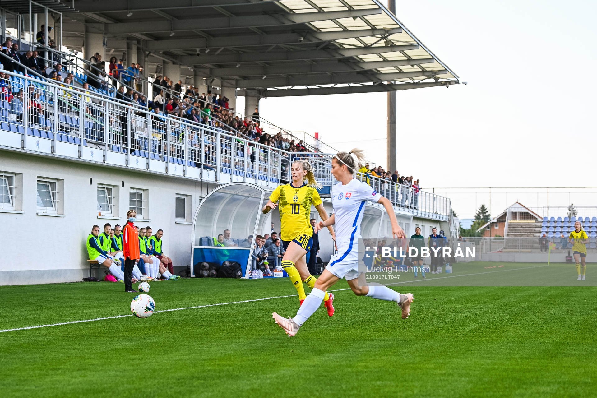 Sofia Jakobsson of Sweden and Jana Vojtekova of Slovakia
