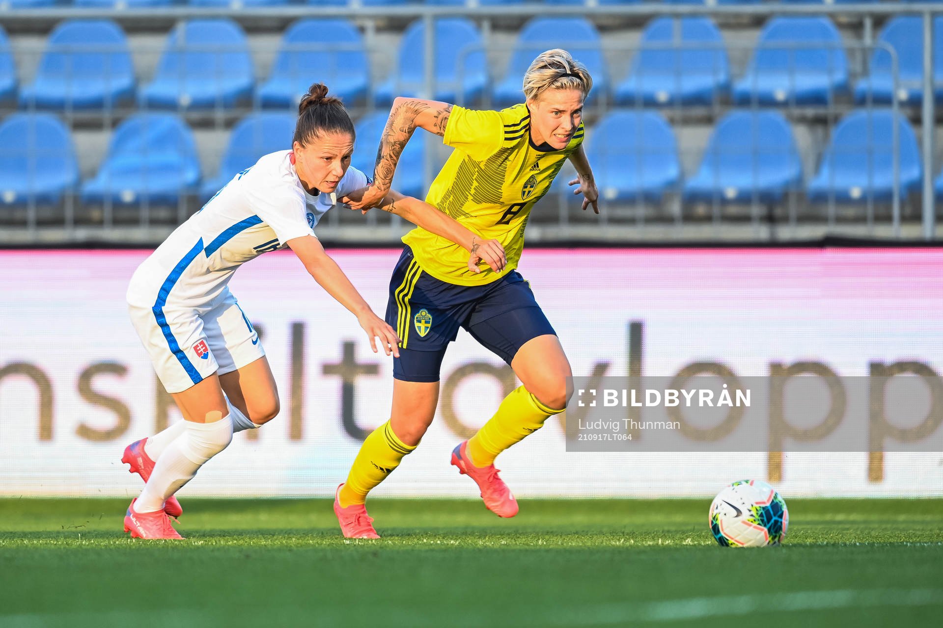 Diana Bartovicova of Slovakia and Lina Hurtig of Sweden