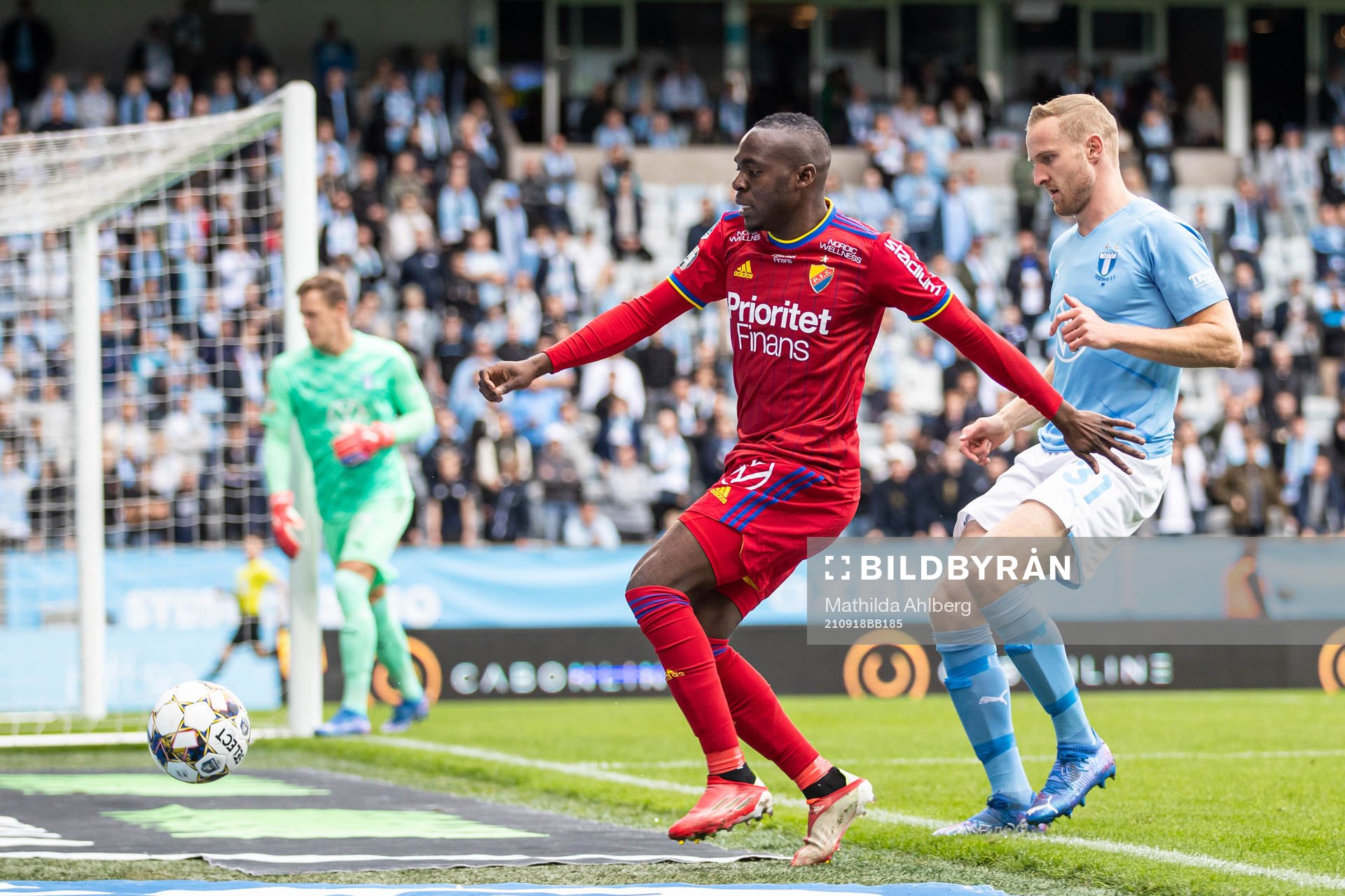 Djurgårdens Edward Chilufya och Malmö FFs Franz Brorsson
