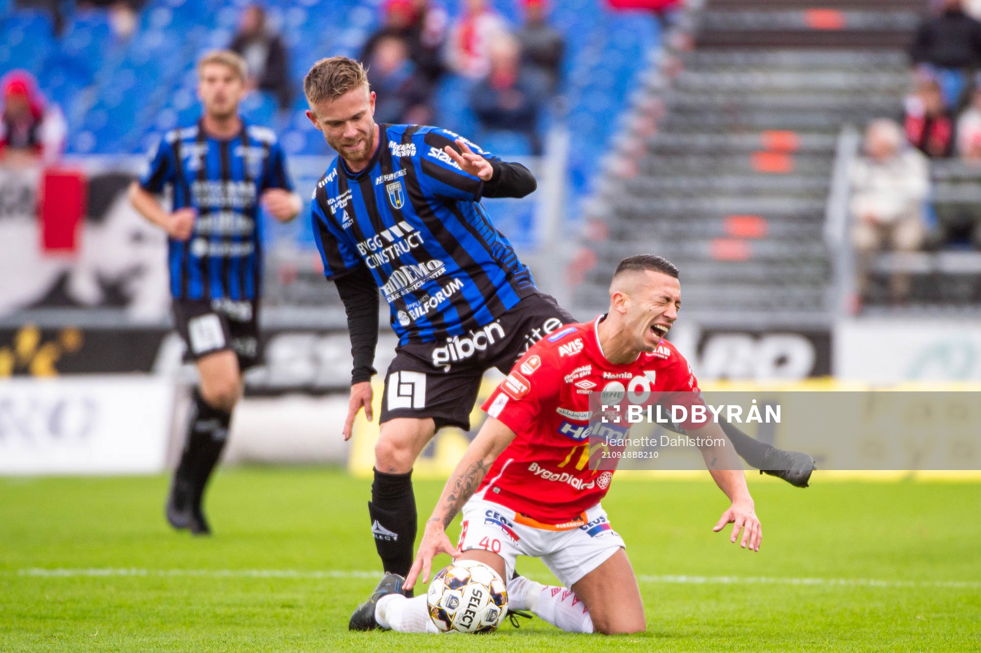 Sirius Dennis Widgren och Degerfors Nikola Djurdjic