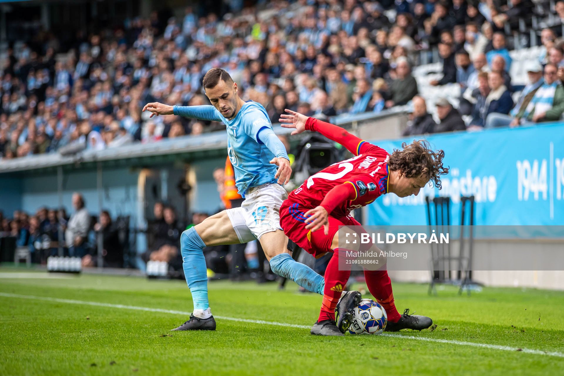 Djurgårdens Leo Cornic och Malmö FFs Veljko Birmancevic