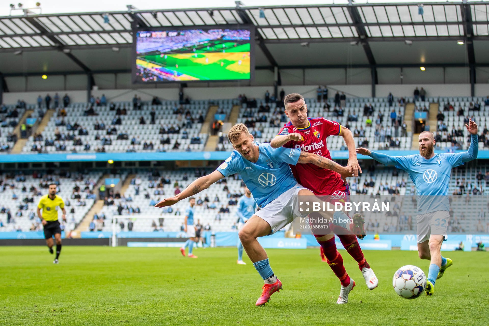 Malmö FFs Felix Beijmo och Djurgårdens Haris Radetinac
