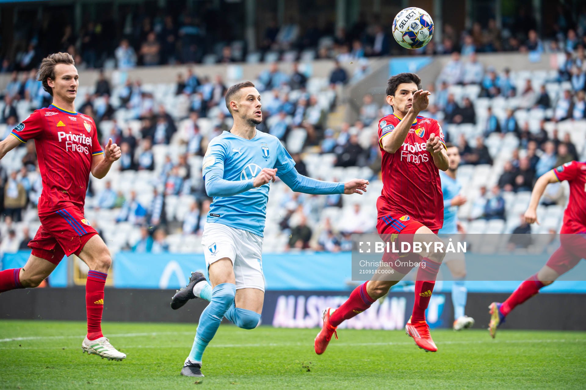 Malmö FFs Veljko Birmancevic mot Djurgårdens Jesper Nyholm