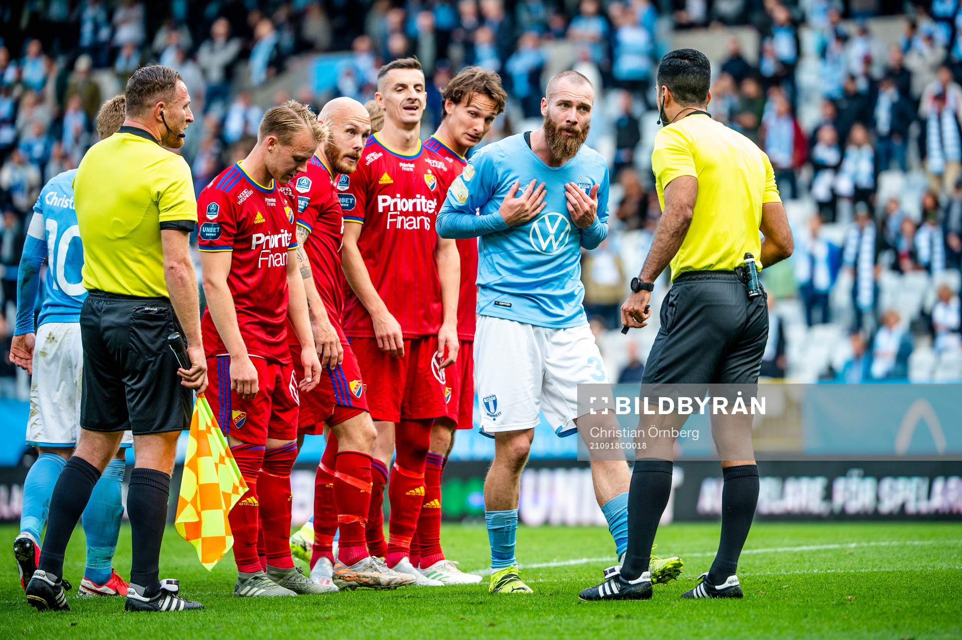Malmö FFs Jo Inge Berget är irriterad på domare Mohammed