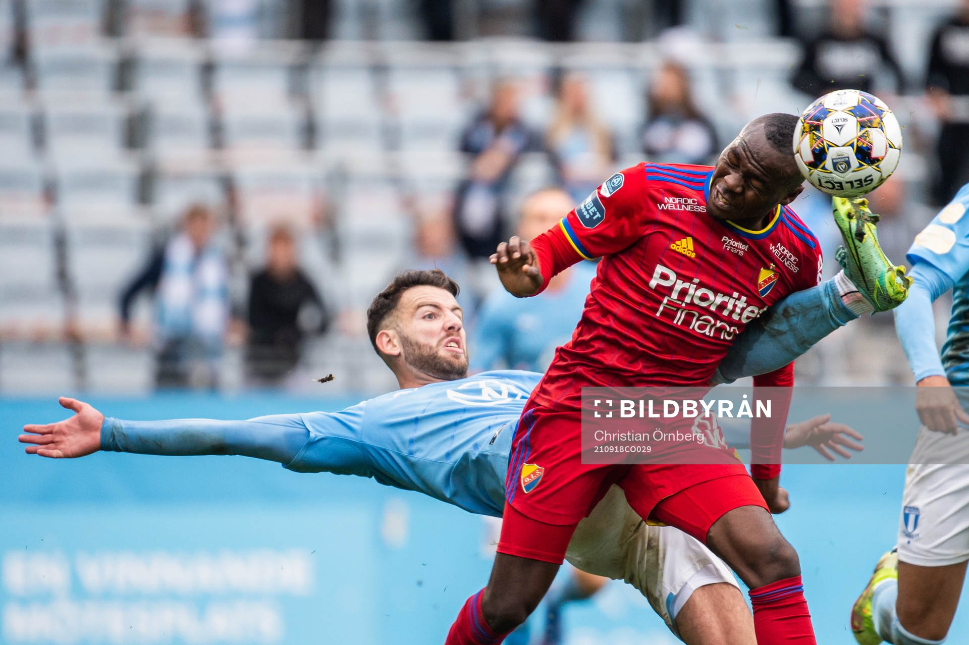 Djurgårdens Edward Chilufya och Malmö FFs Erdal Rakip