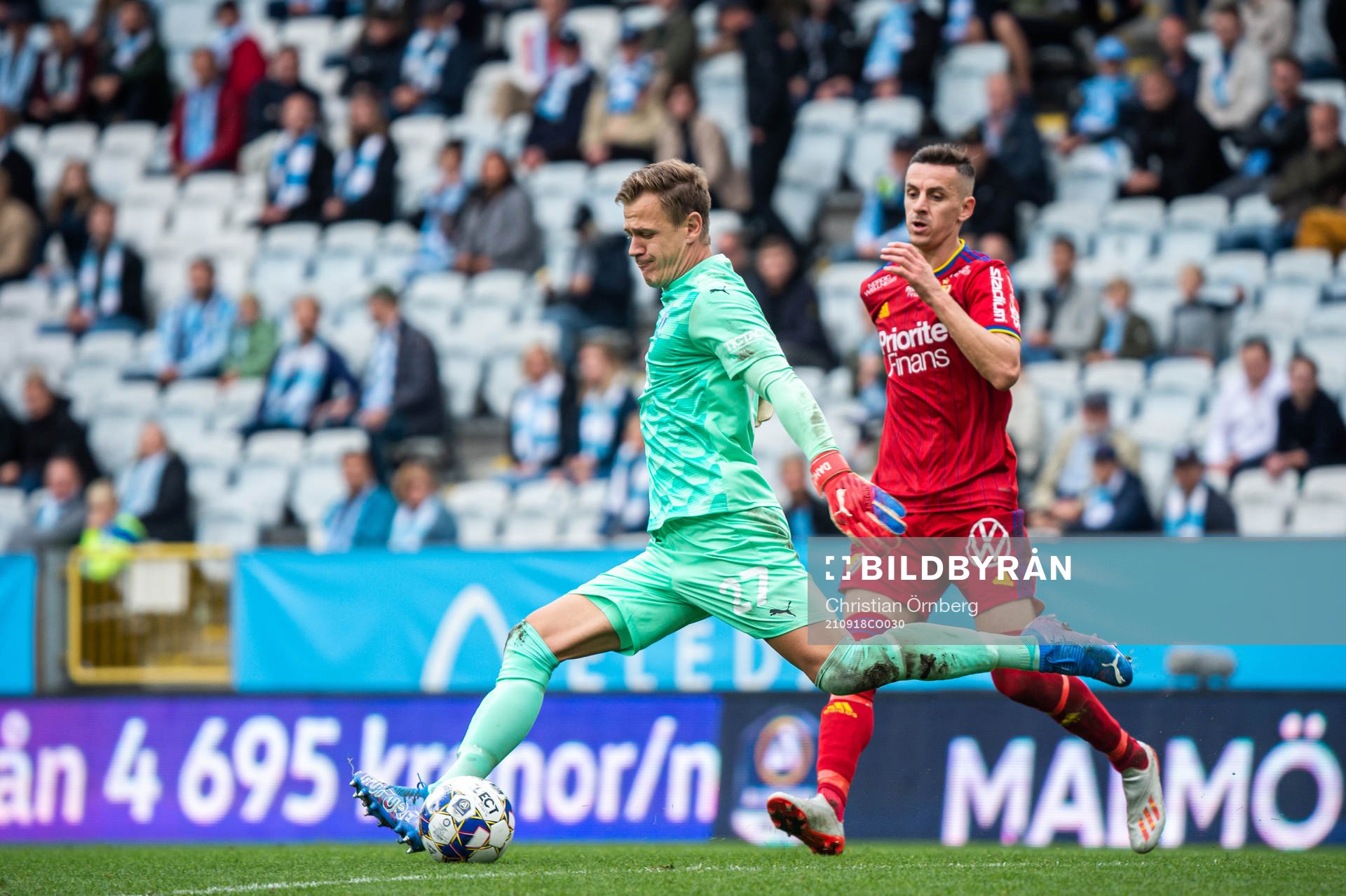 Malmö FFs målvakt Johan Dahlin och Djurgårdens Haris