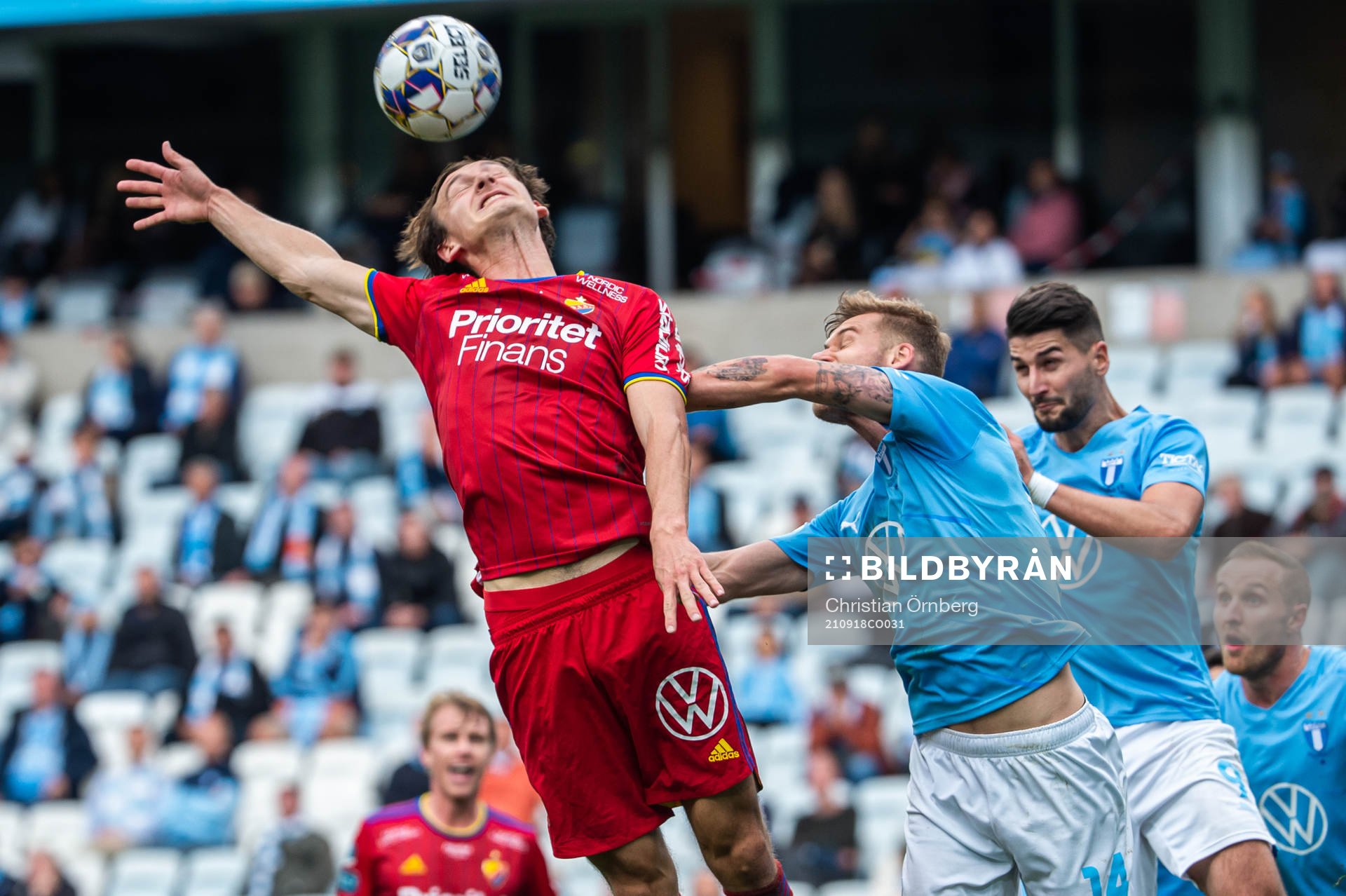 Djurgårdens Hjalmar Ekdal och Malmö FFs Felix Beijmo