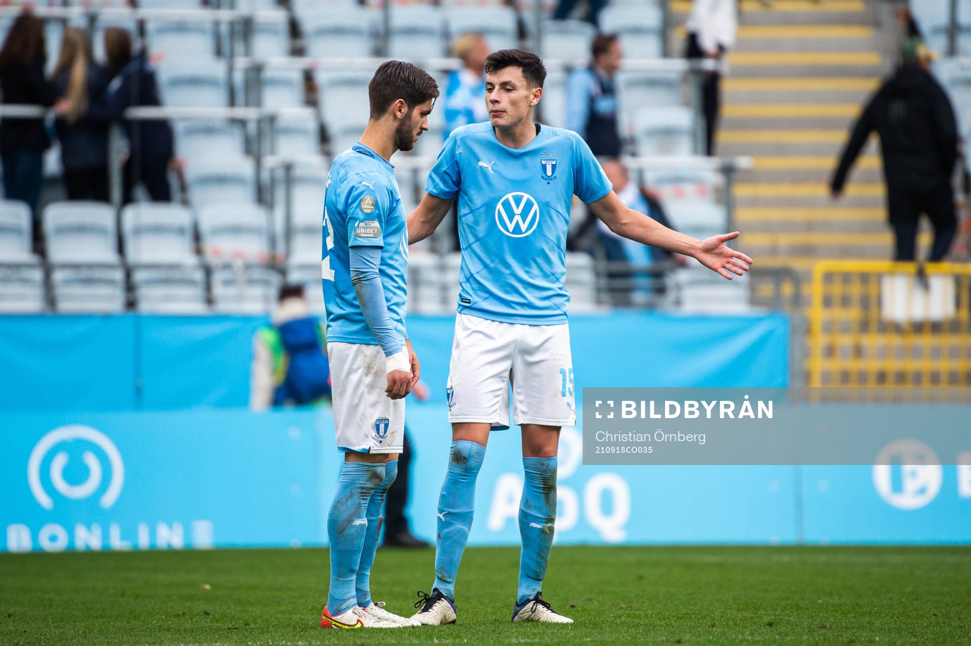 Malmö FFs Adi Nalic och Anel Ahmedhodzic deppar