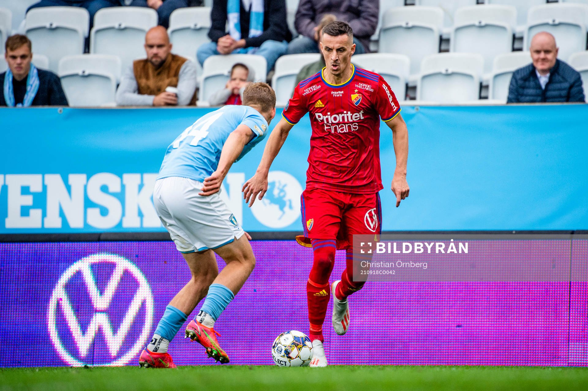 Djurgårdens Haris Radetinac mot Malmö FFs Felix Beijmo