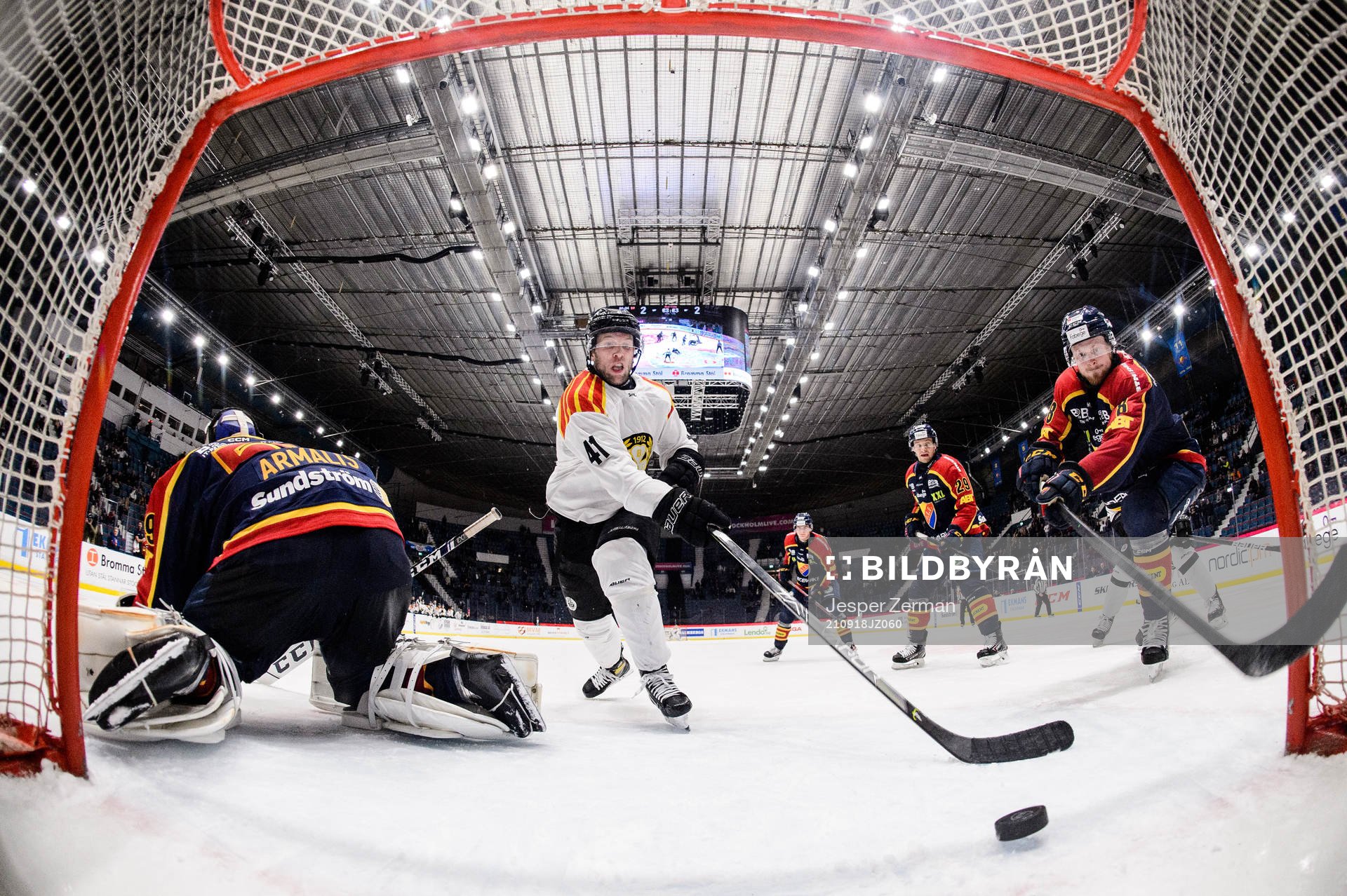 Brynäs Greg Scott med en målchans mot Djurgårdens