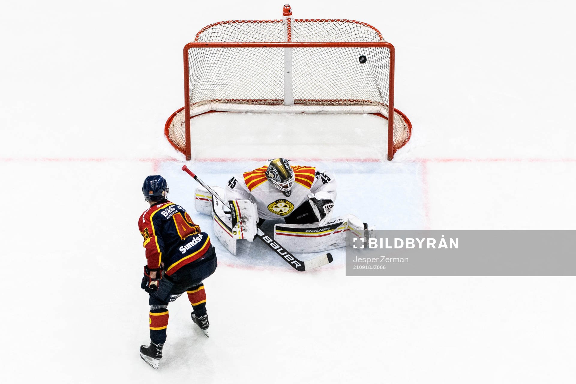 Djurgårdens Tom Nilsson gör 3-2 på Brynäs målvakt