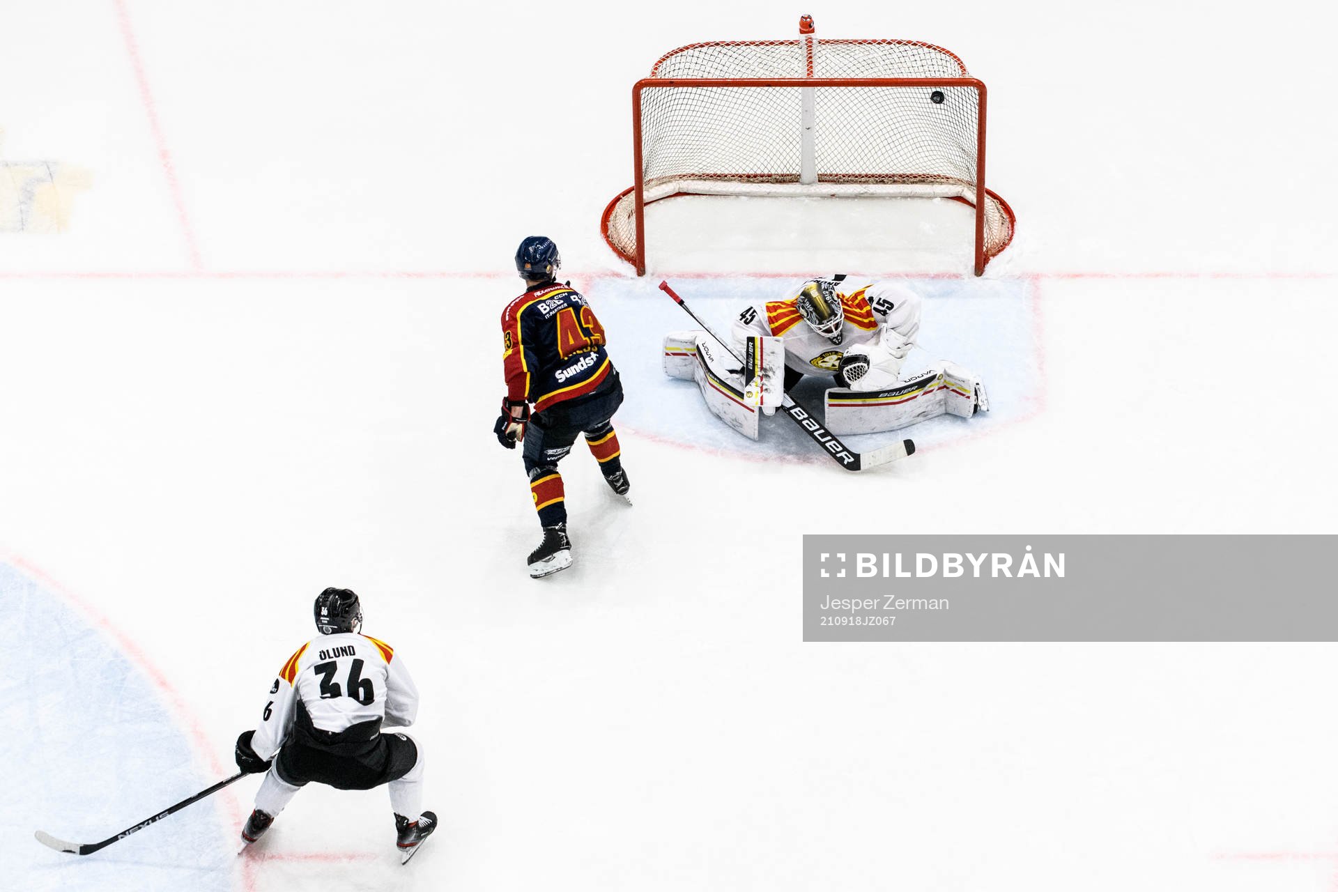 Djurgårdens Tom Nilsson gör 3-2 på Brynäs målvakt