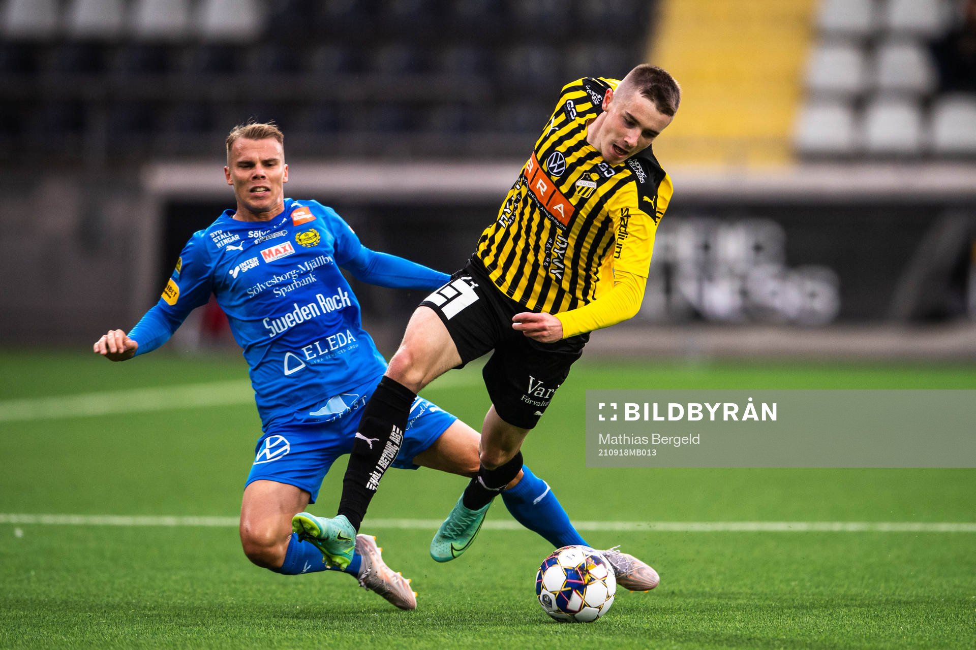 Mjällbys Elias Andersson och Häckens Patrik Wålemark