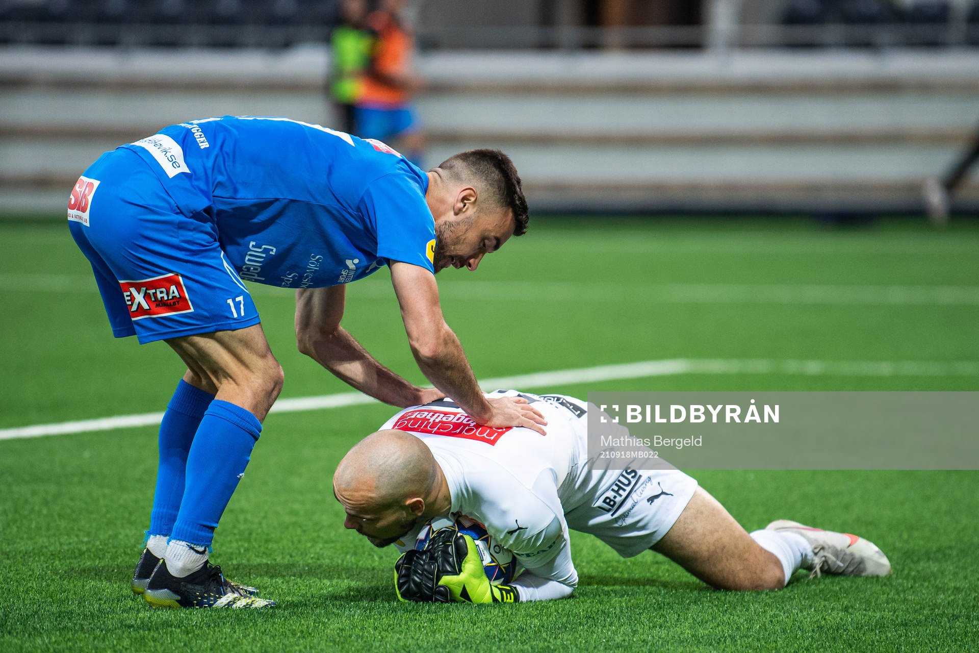 Mjällbys Carlos Moros Gracia och målvakt Carl-Johan
