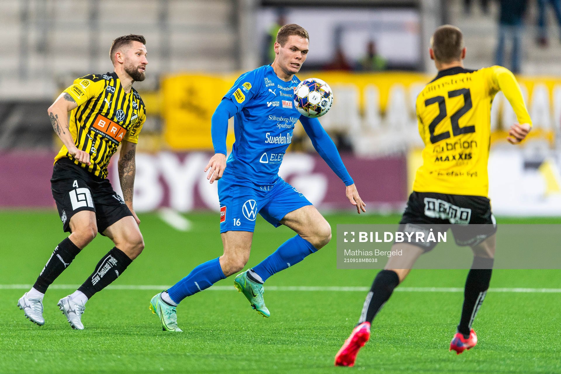 Häckens Joona Toivio och Mjällbys Jacob Bergström