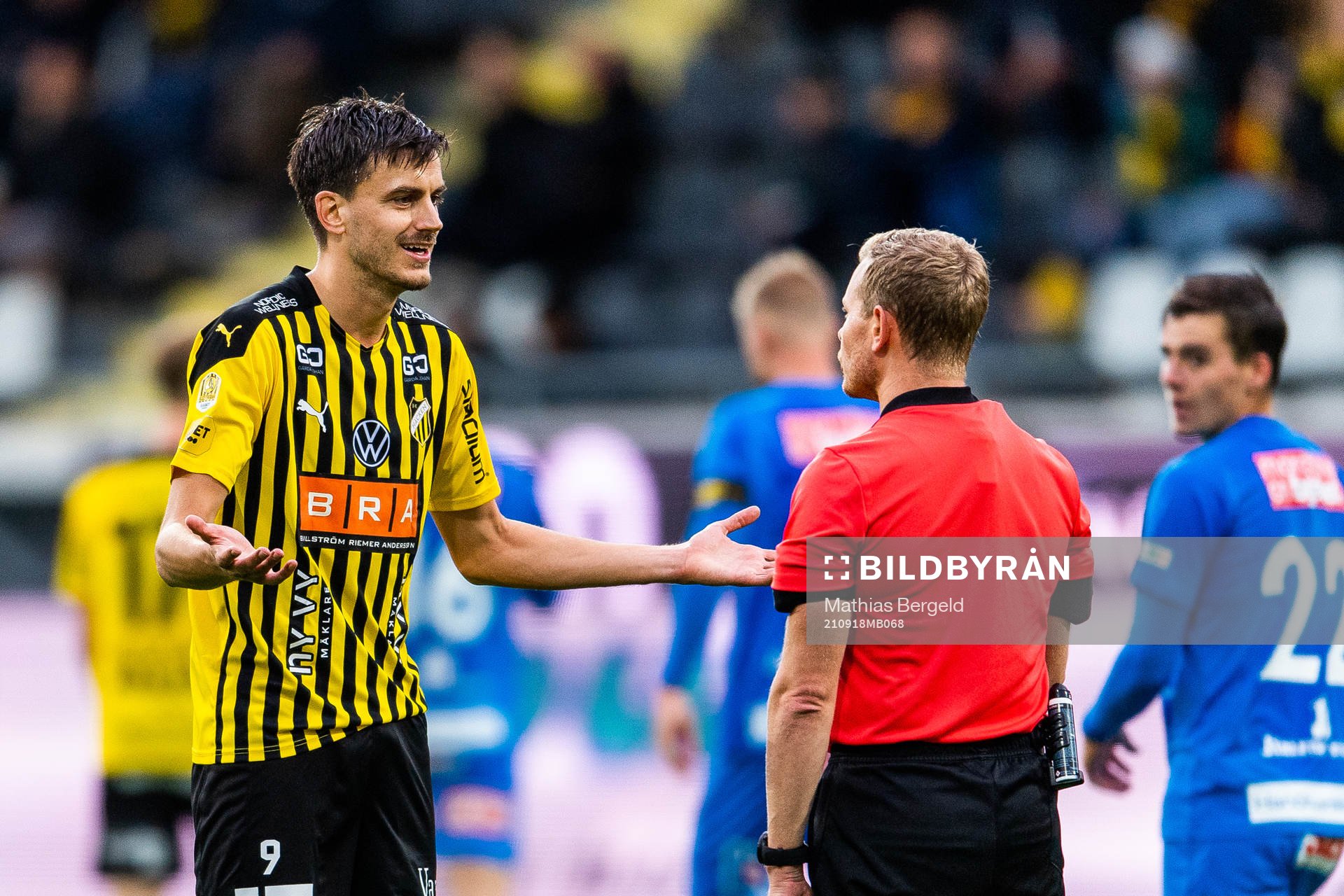 Häckens Alexander Jeremejeff reagerar mot domare domare
