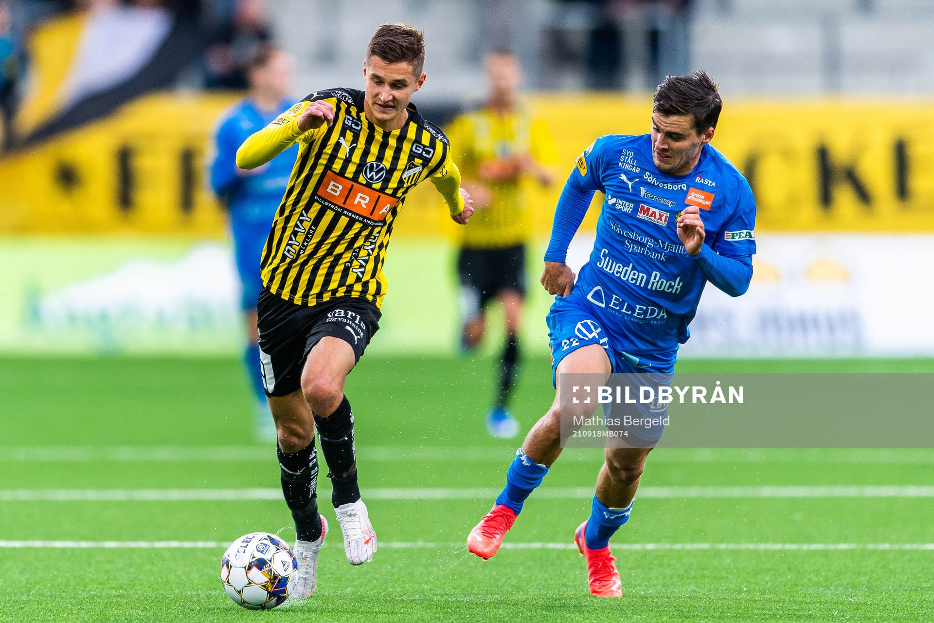 Häckens Leo Bengtsson och Mjällbys Jesper Gustavsson