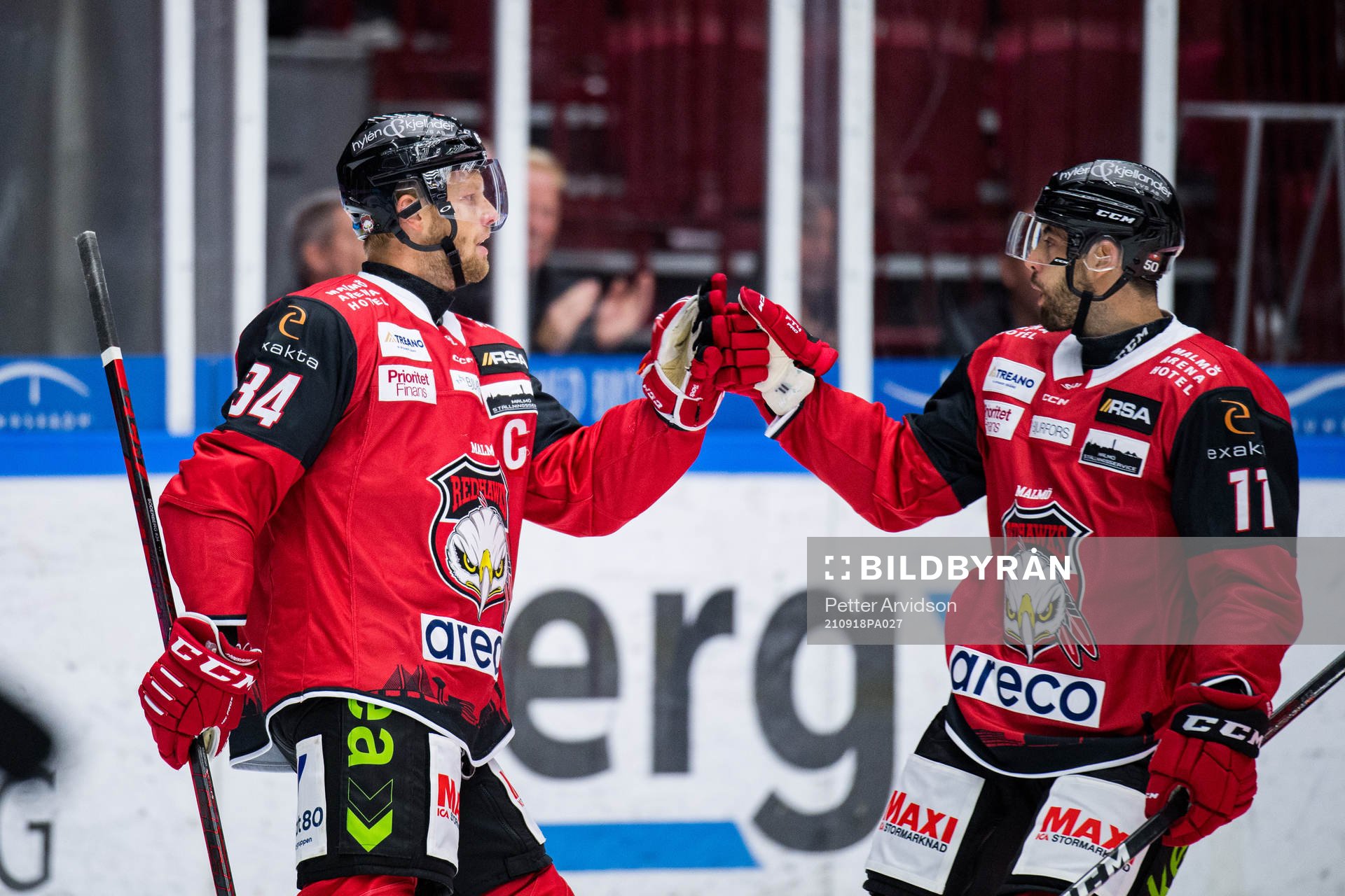 Malmö Redhawks Carl Söderberg jublar med Markus Lauridsen