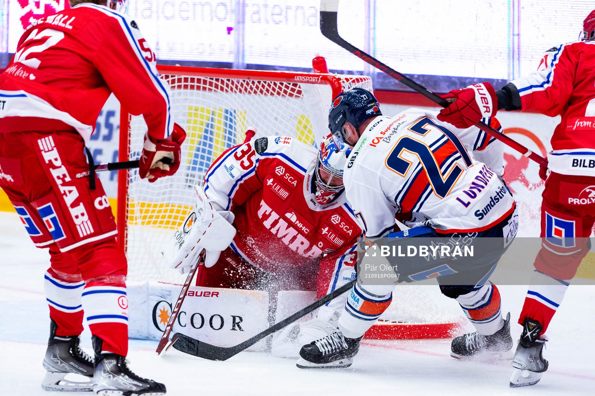 Timrås målvakt Sami Rajaniemi och Växjös Martin Lundberg