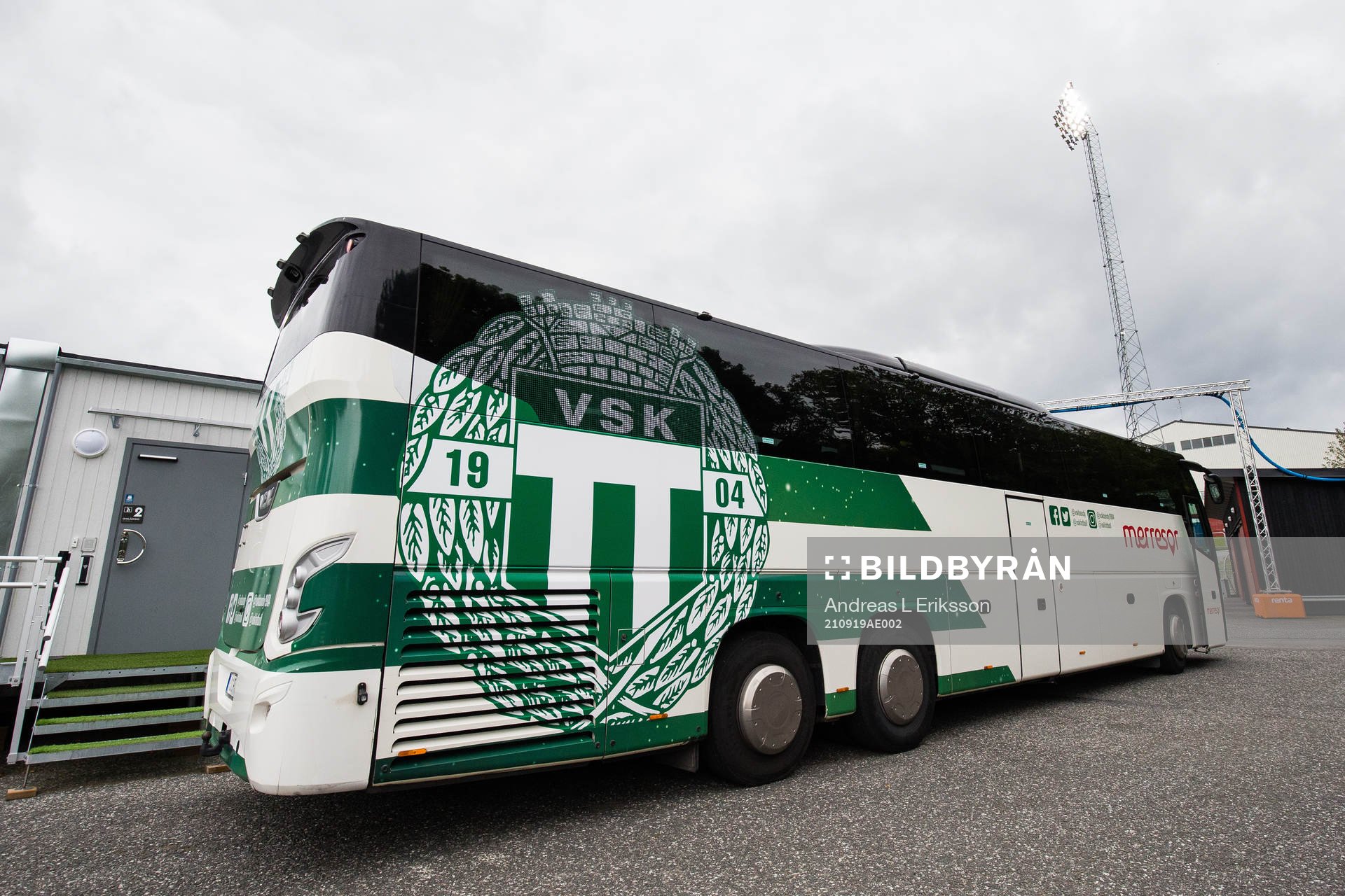 Västerås spelarbuss innan fotbollsmatchen i Superettan