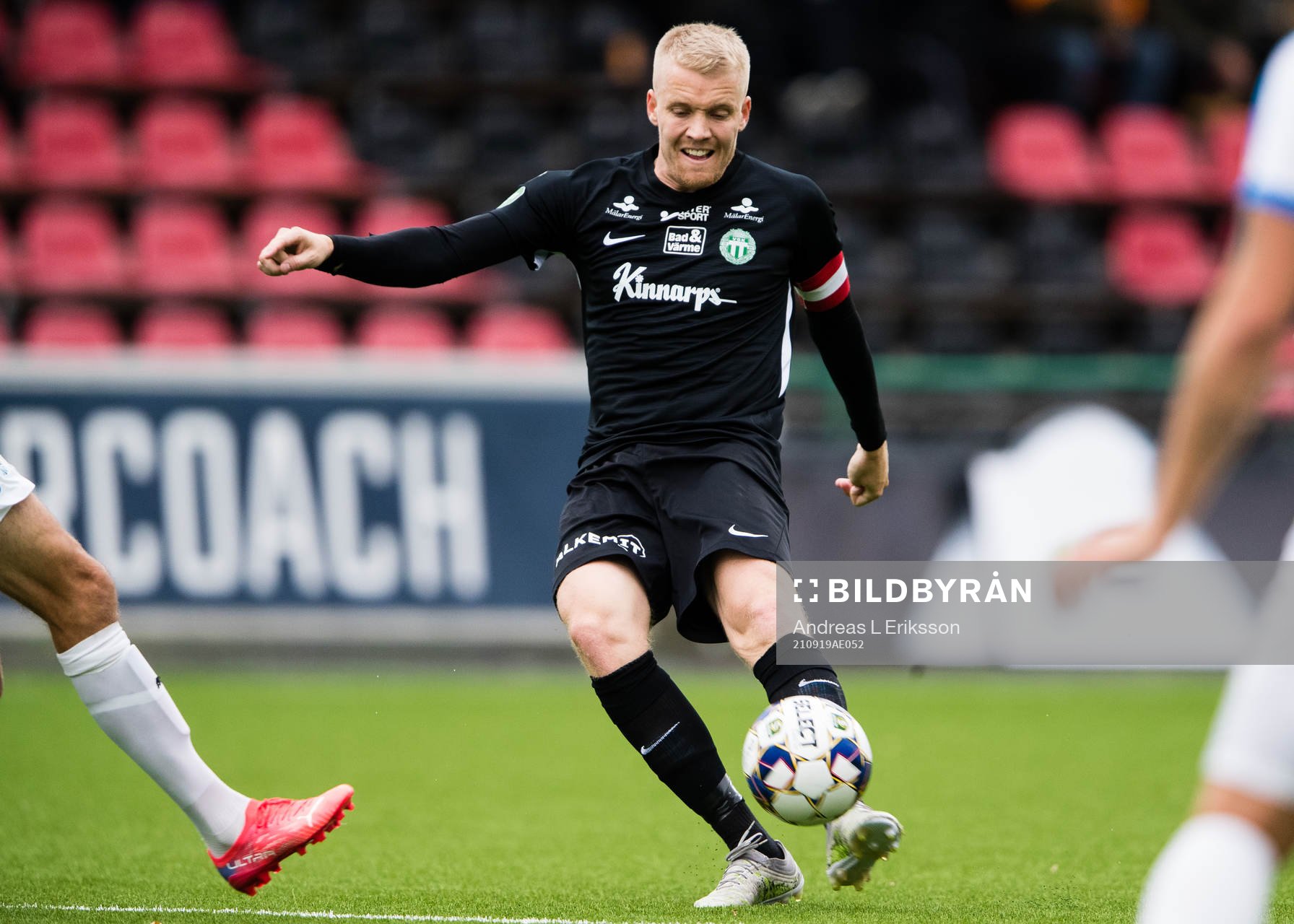 Västerås Simon Johansson med ett skott
