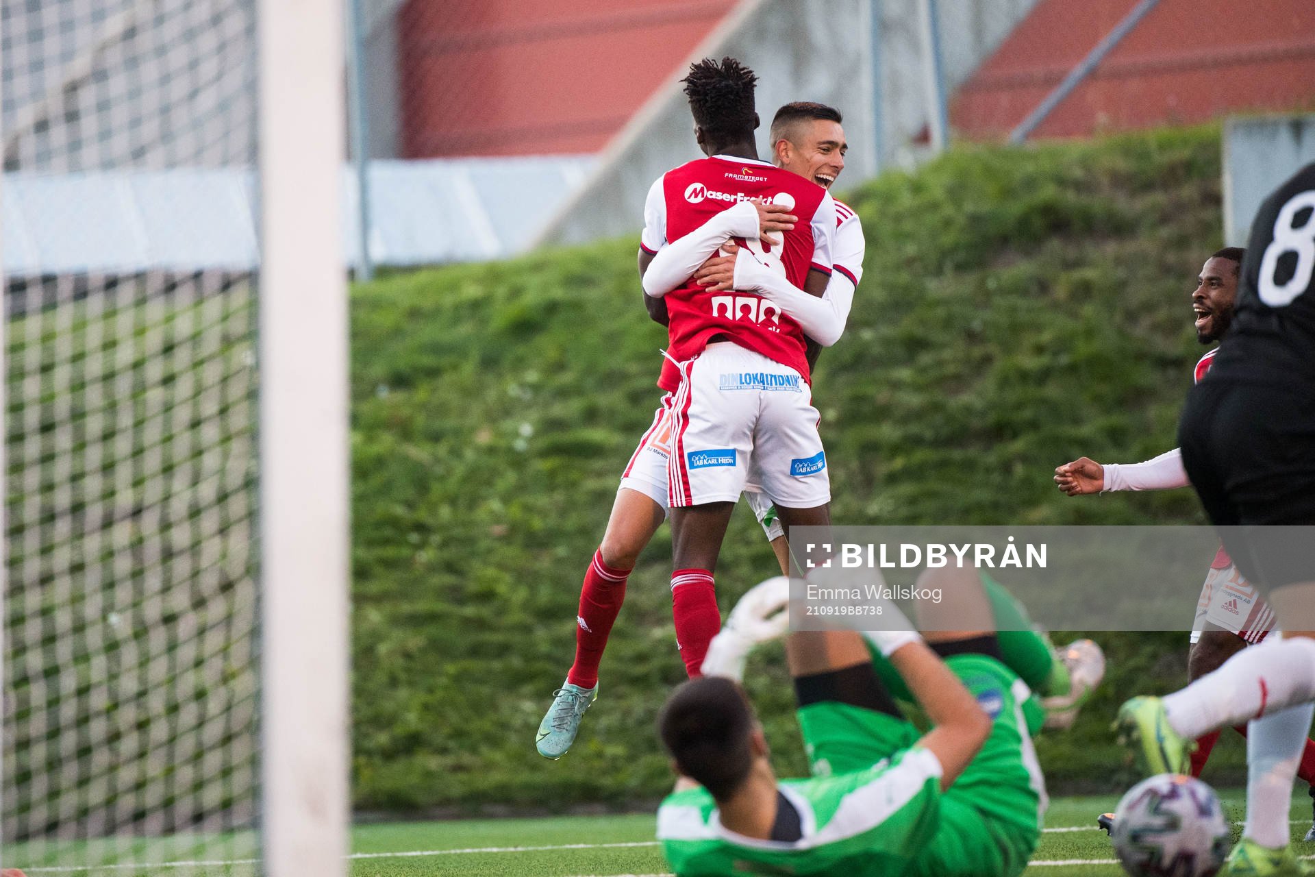 Sandvikens Naeem Mohammed och Danilo Al-Saed jublar