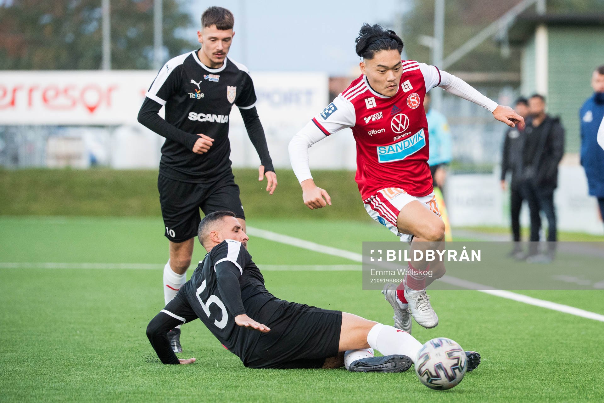 Sandvikens Isak Bråholm och Assyriskas David Durmaz