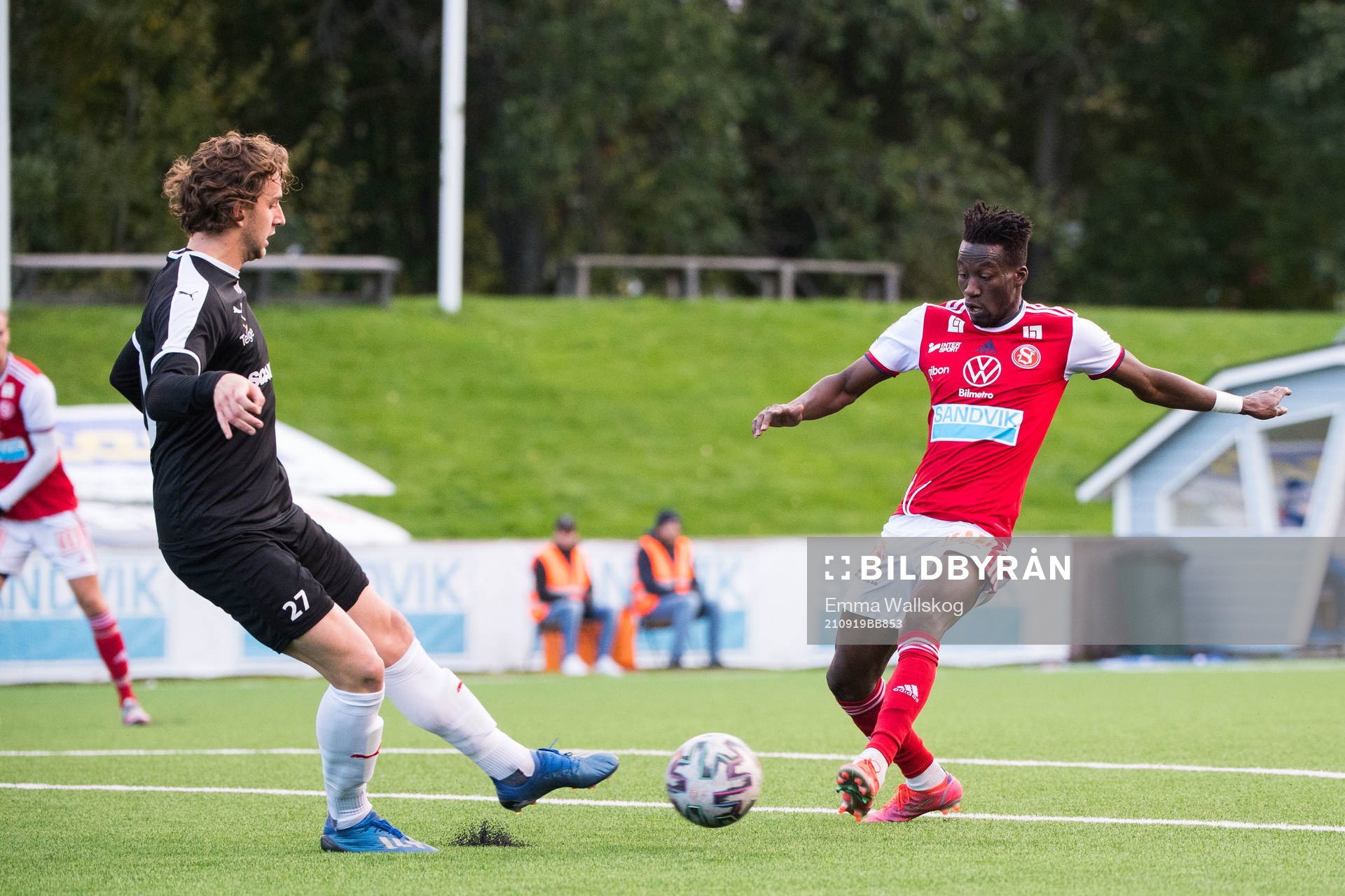 Sandvikens Naeem Mohammed och Assyriskas Alessandro Zavan